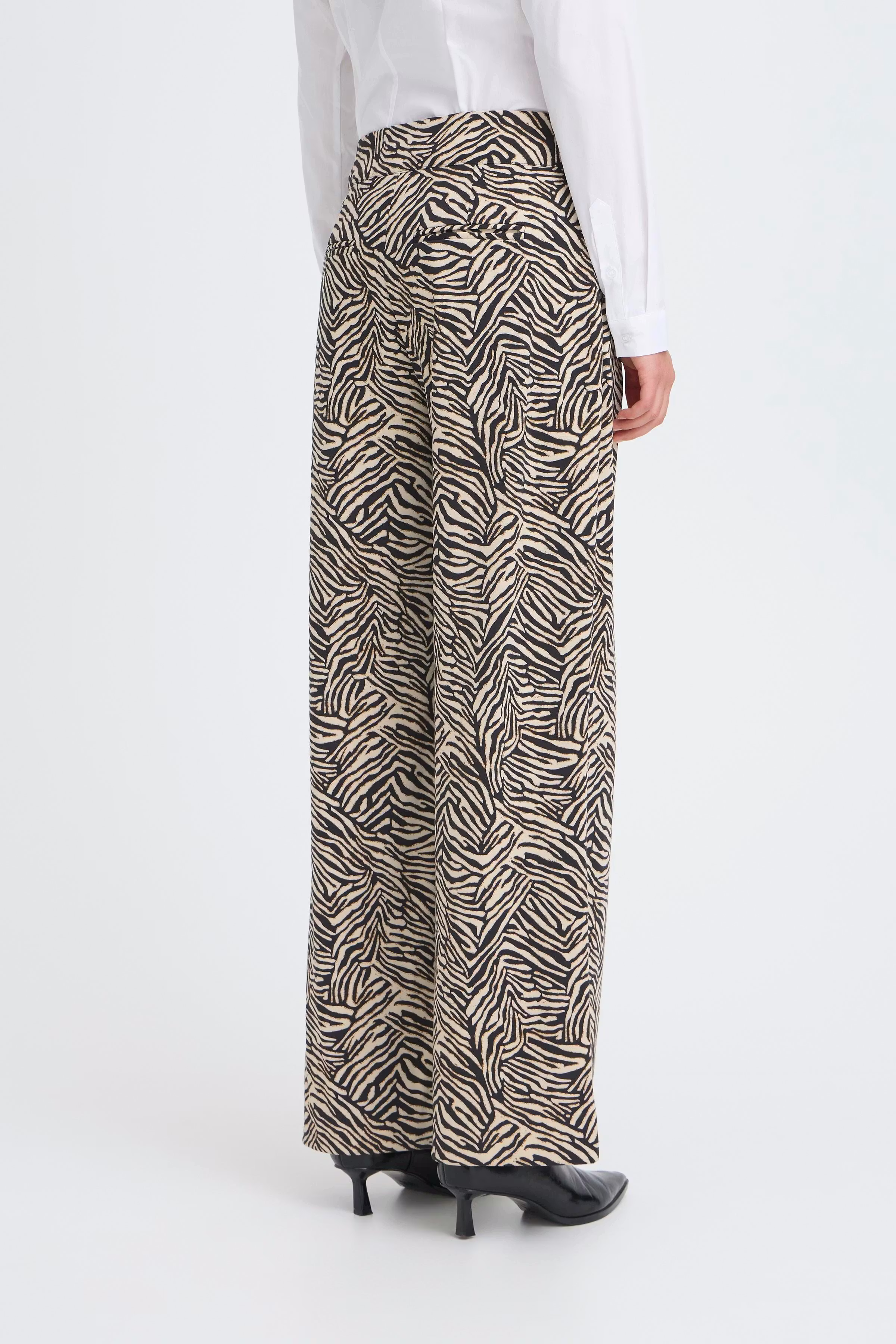 IHKATE Hose LOOKBOOK BACK 20124663-900001623