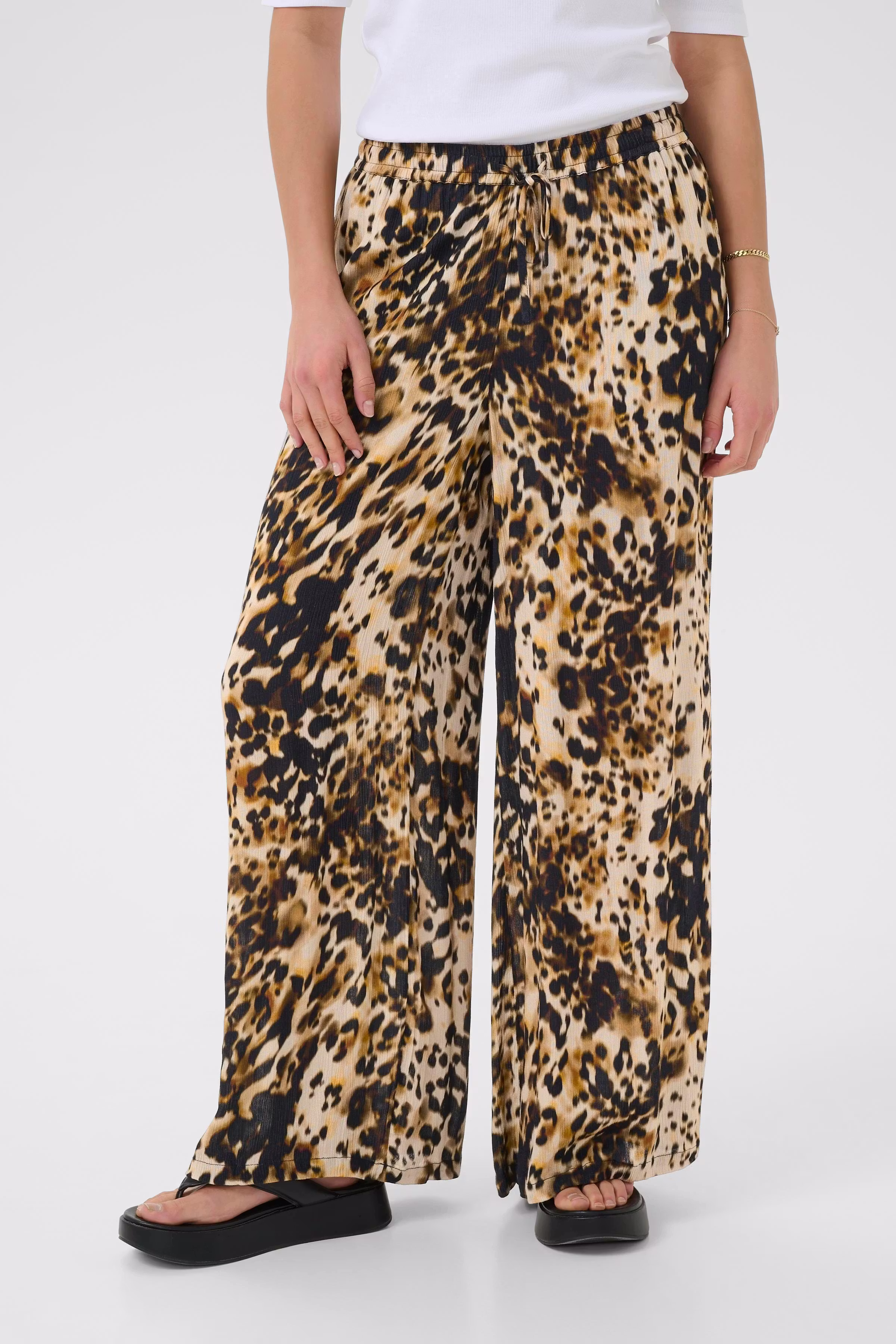 KAthora Trousers LOOKBOOK FRONT 10510037-107550