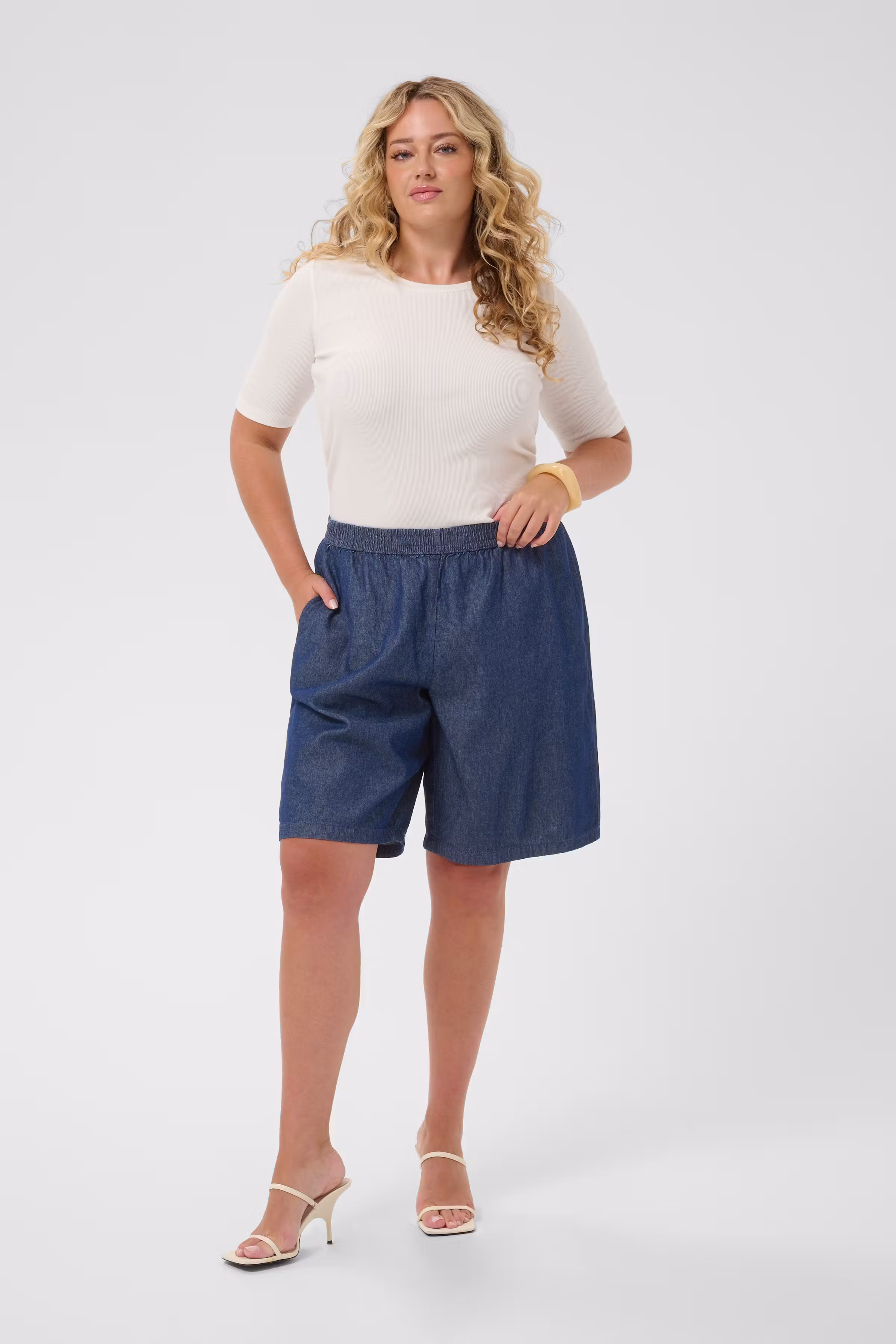 KCjada Bermuda LOOKBOOK FRONT 10584171-107709