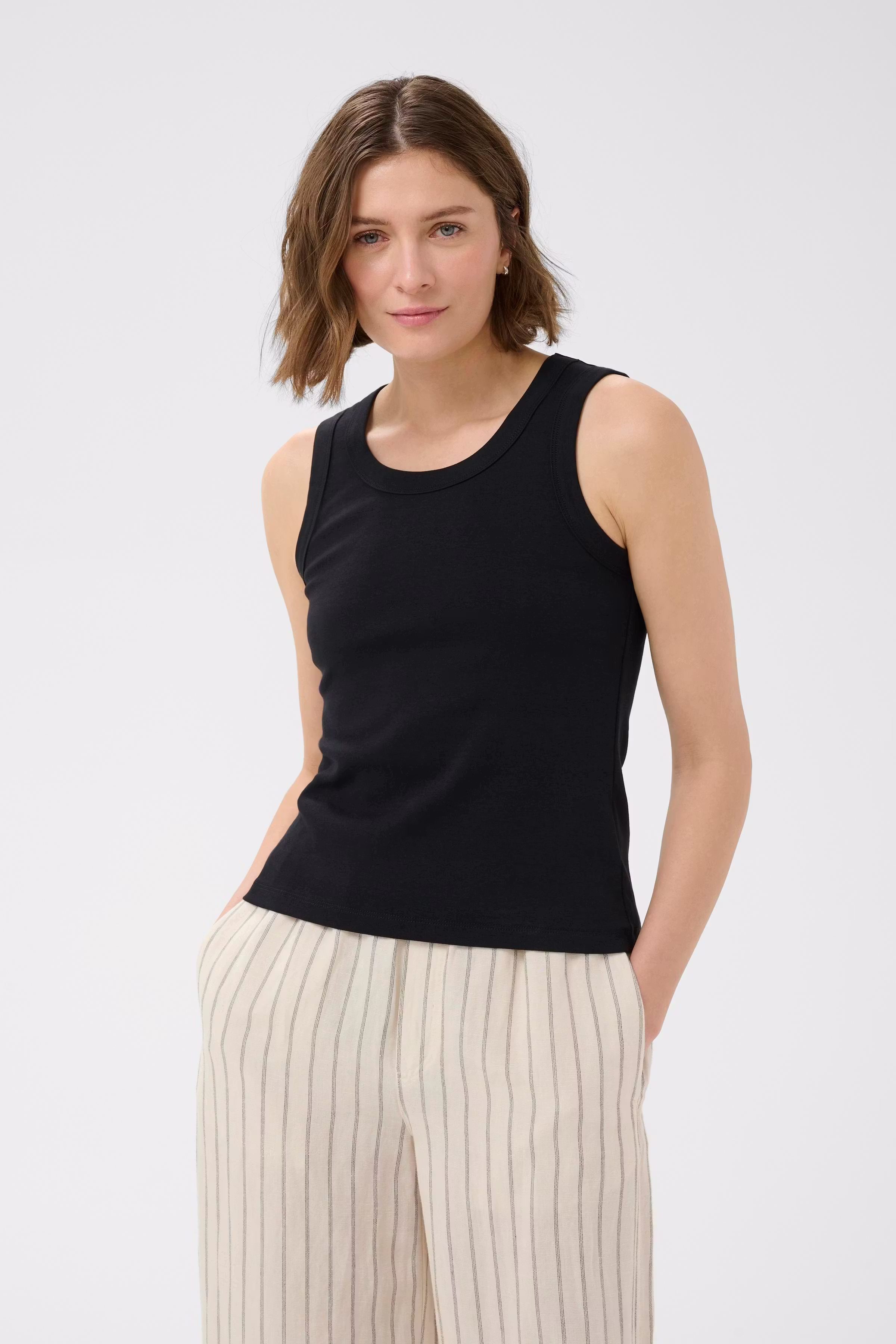 BessyPW Top LOOKBOOK FRONT 30310564-194008