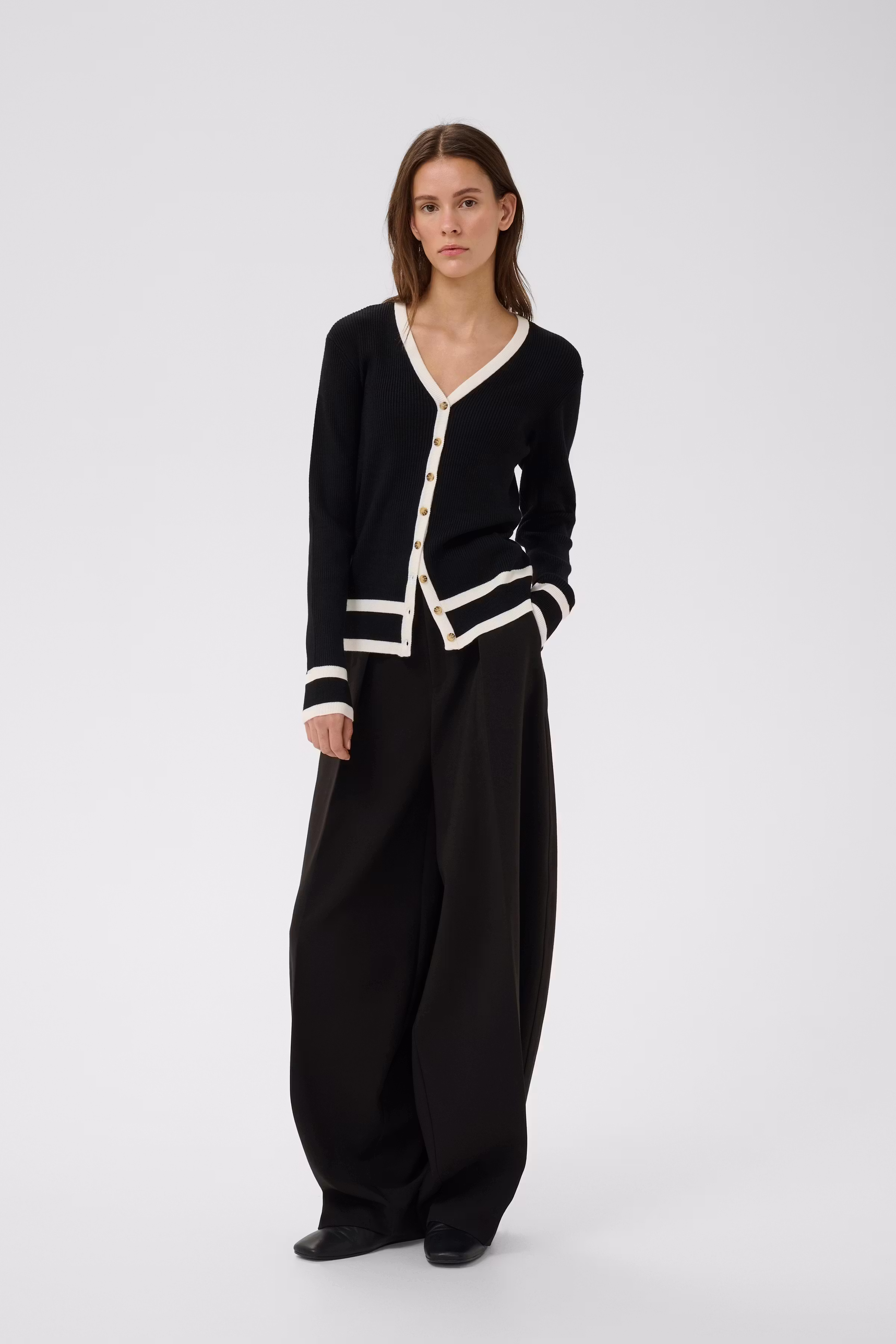 LeenahIW Cardigan LOOKBOOK FRONT 30110673-303487