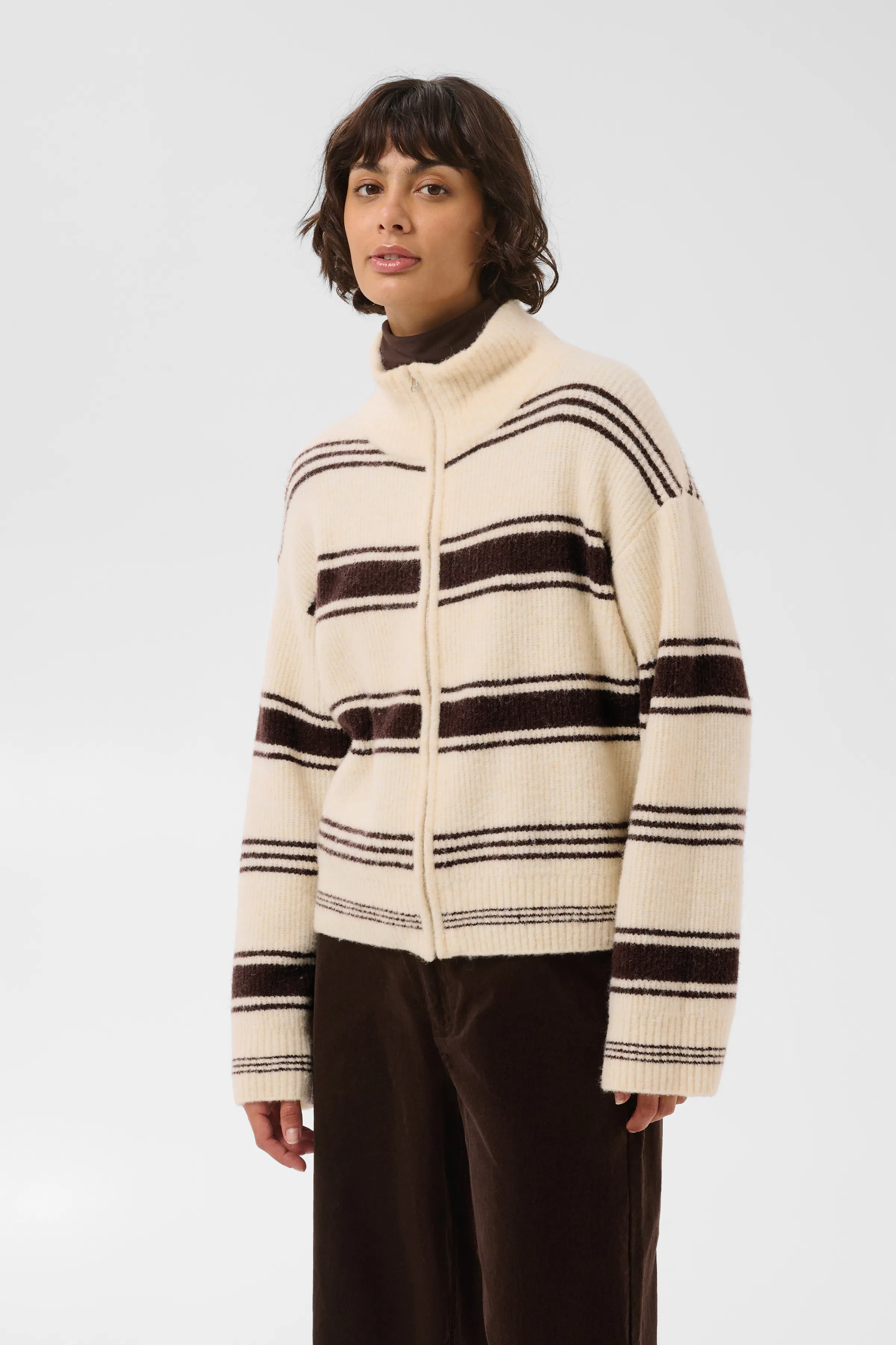 CamiriaPW Cardigan LOOKBOOK FRONT 30310870-305331