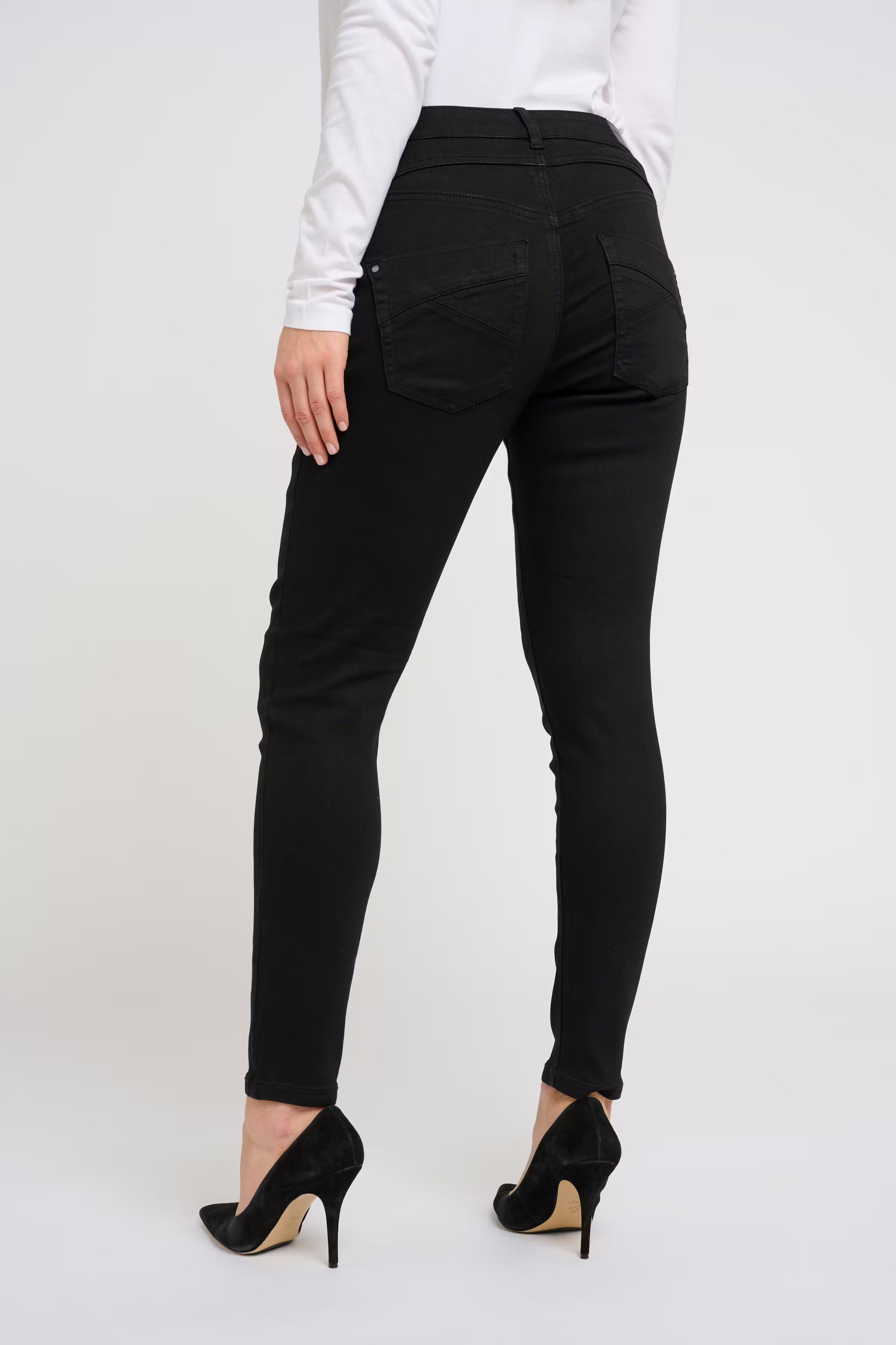 CRSandy Jeans LOOKBOOK BACK 10610602-101402