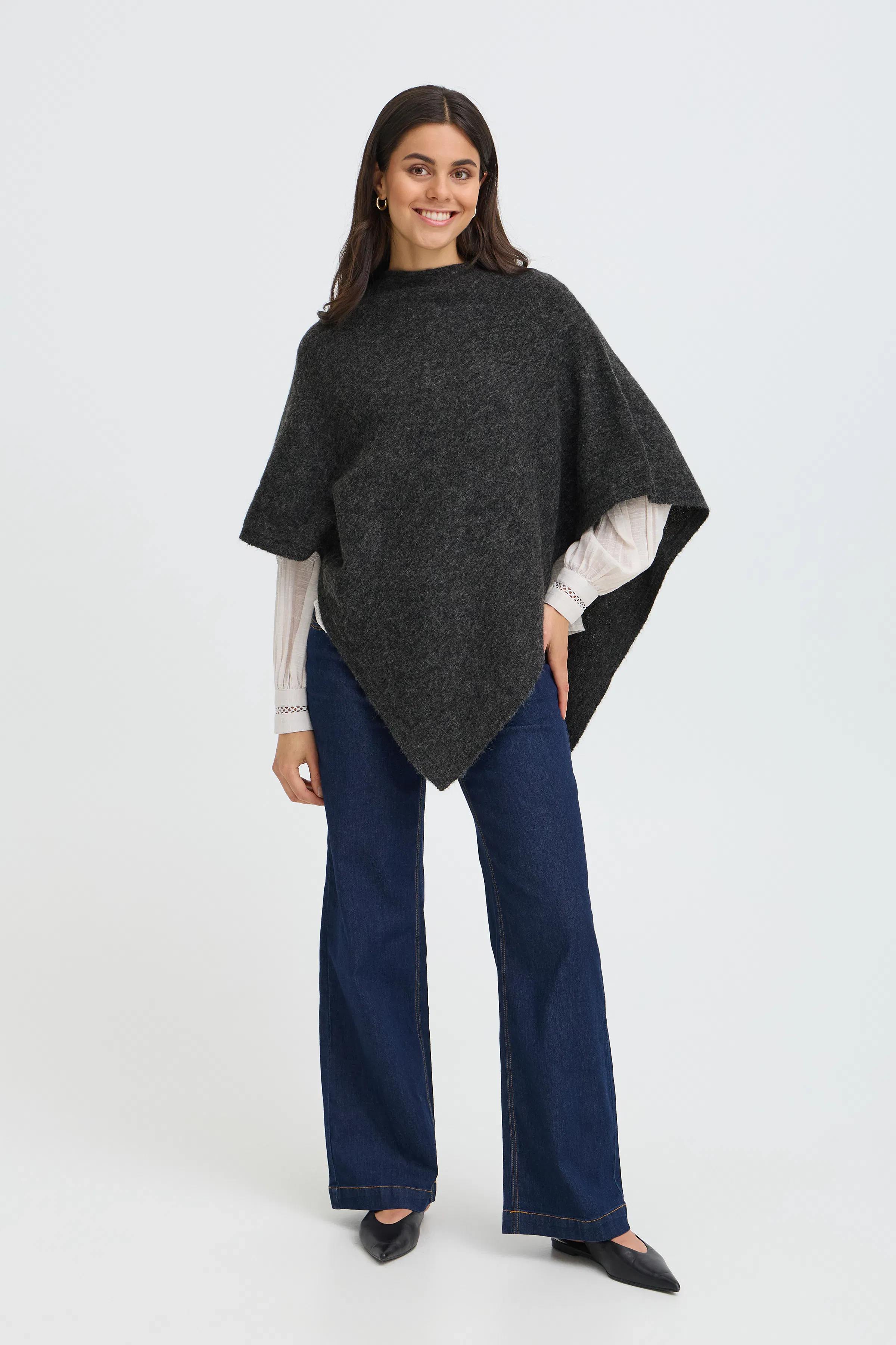 FRSANNY Poncho LOOKBOOK FRONT 20615041-1806011
