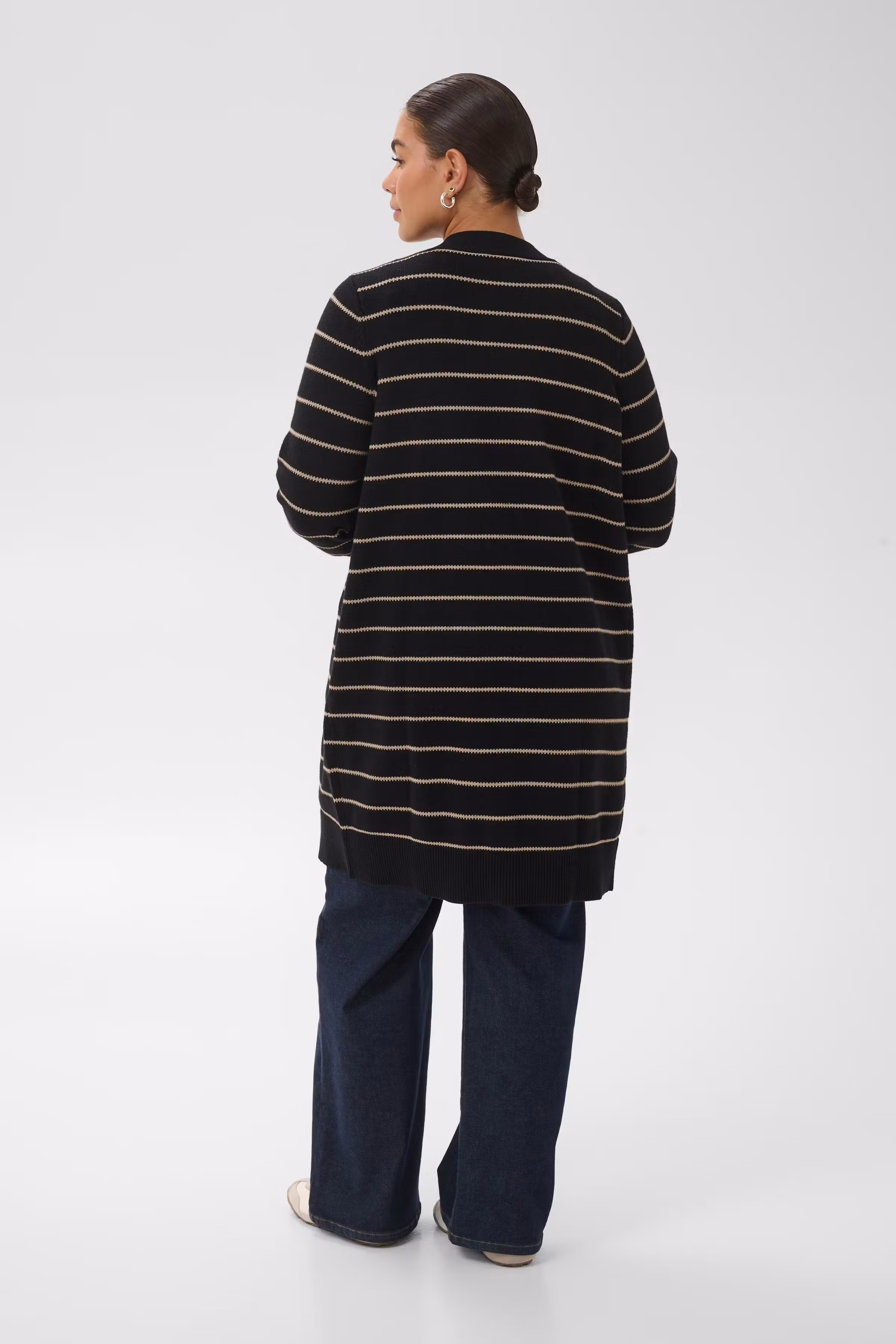 KCariella Cardigan LOOKBOOK BACK 10584597-1000113