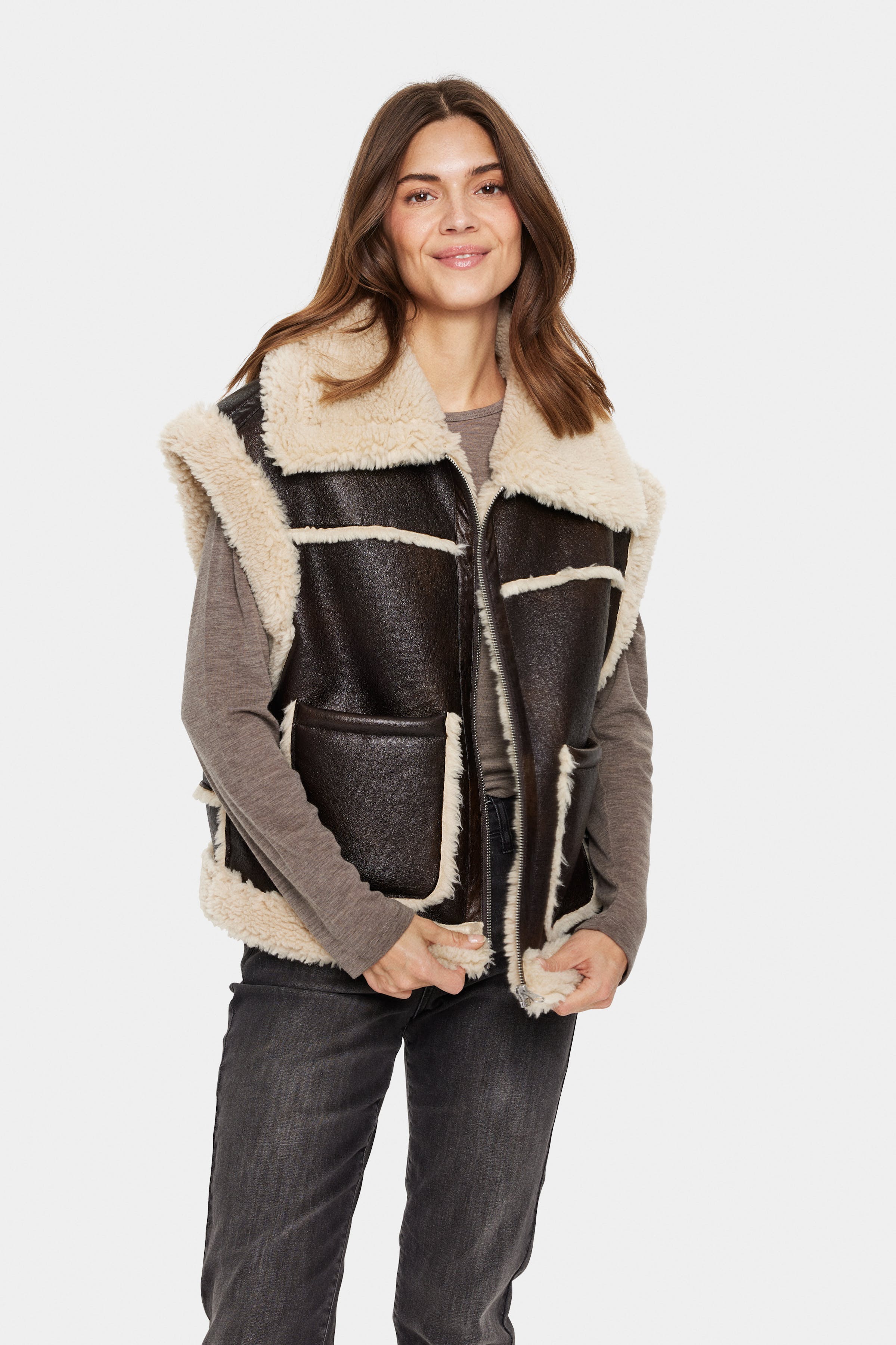 IsauraSZ Vest LOOKBOOK FRONT 30513801-190916