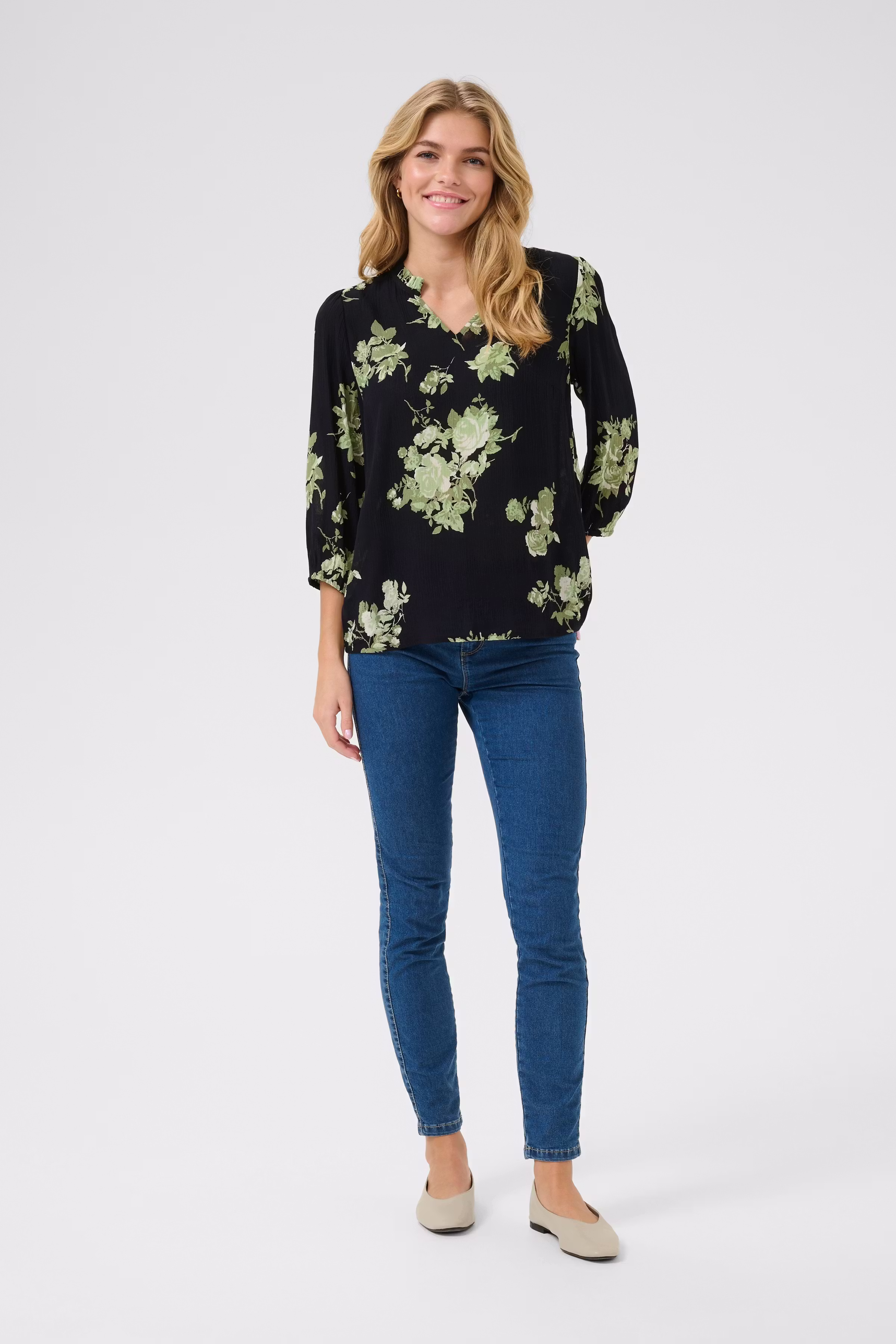 KAedita Bluse LOOKBOOK FRONT 10509812-107770