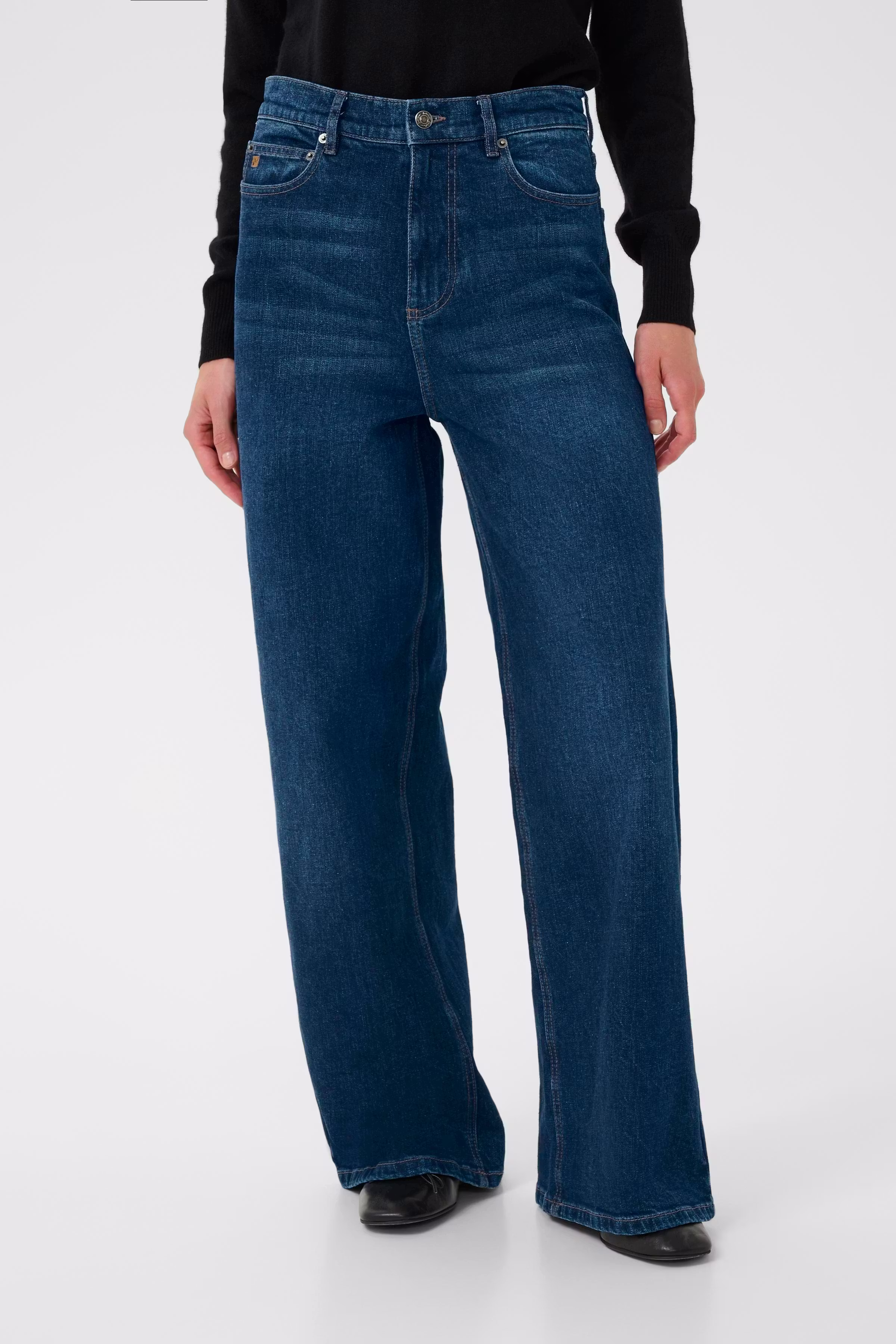 NanaIW Jeans LOOKBOOK FRONT 30111109-304092