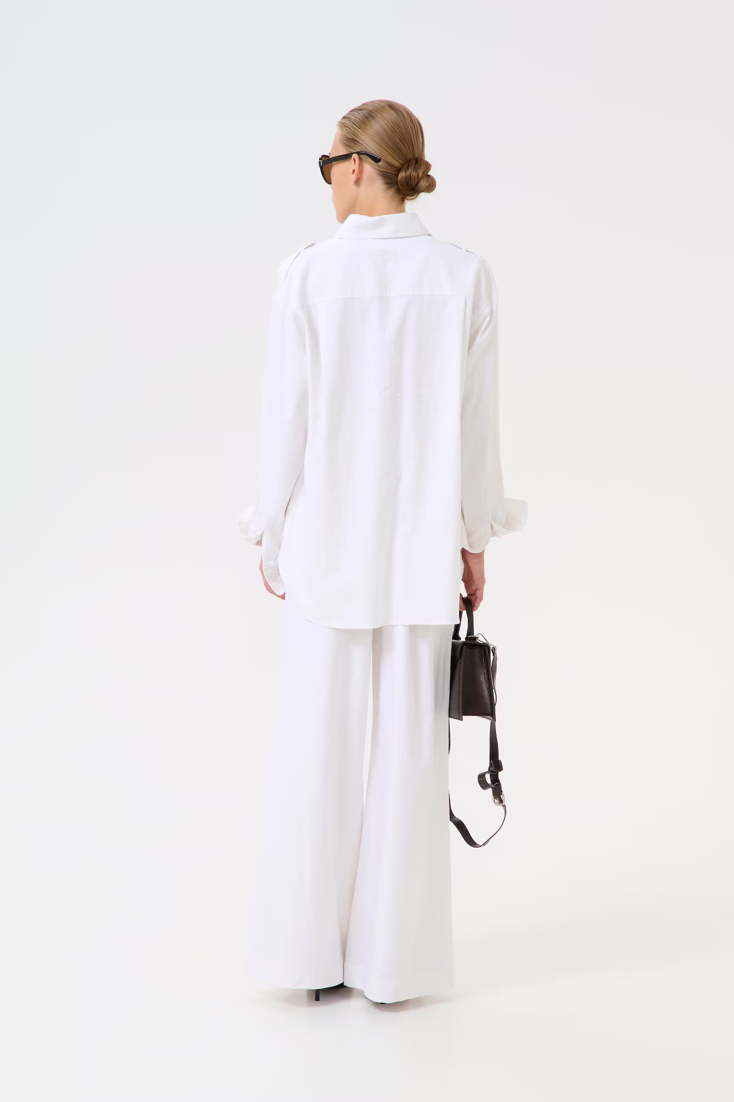 GZizza Shirt LOOKBOOK BACK 10910516-110601