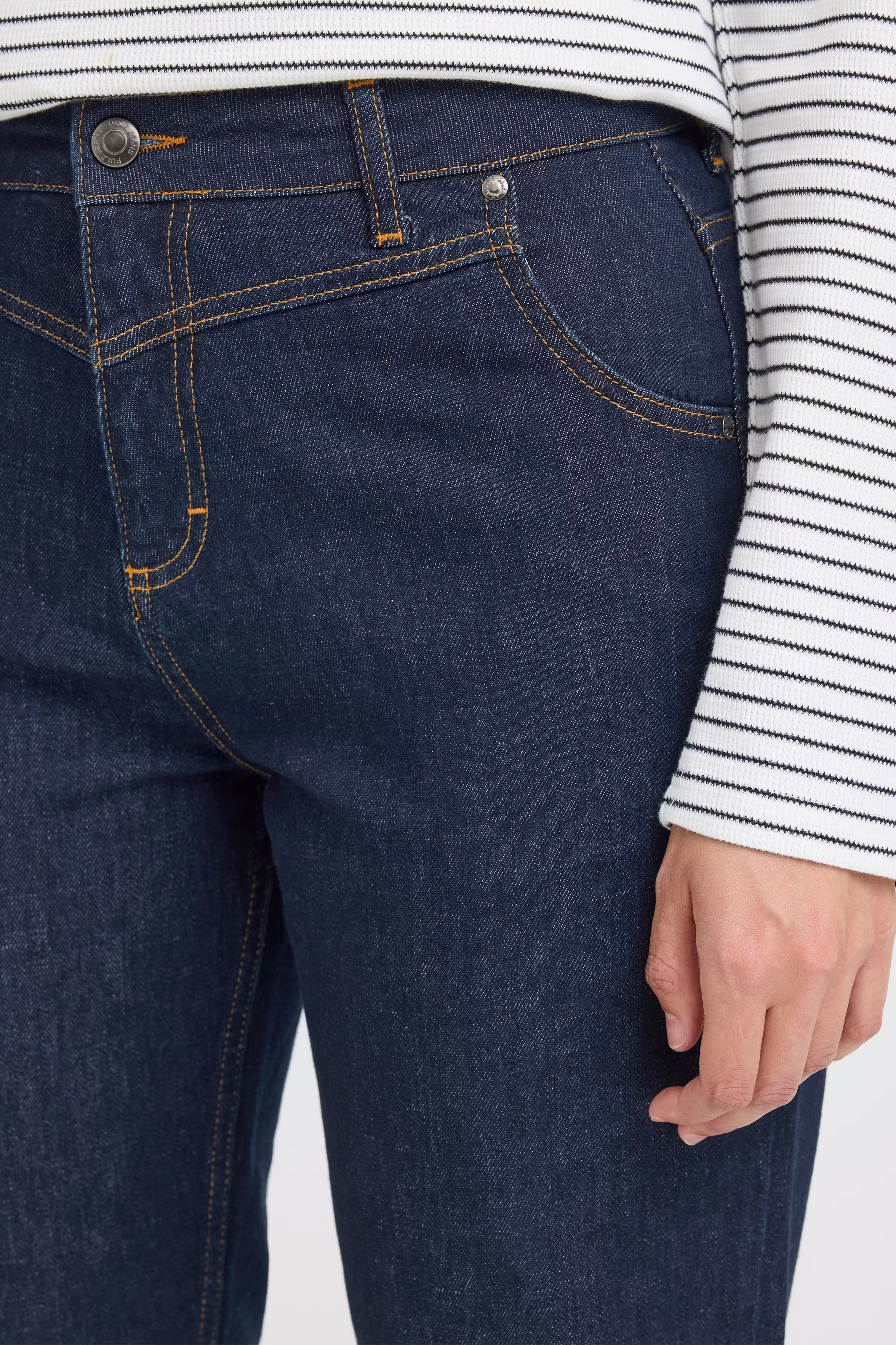 PZLIRA UHW Jeans Tapered Leg LOOKBOOK DETAIL 50209032-200002