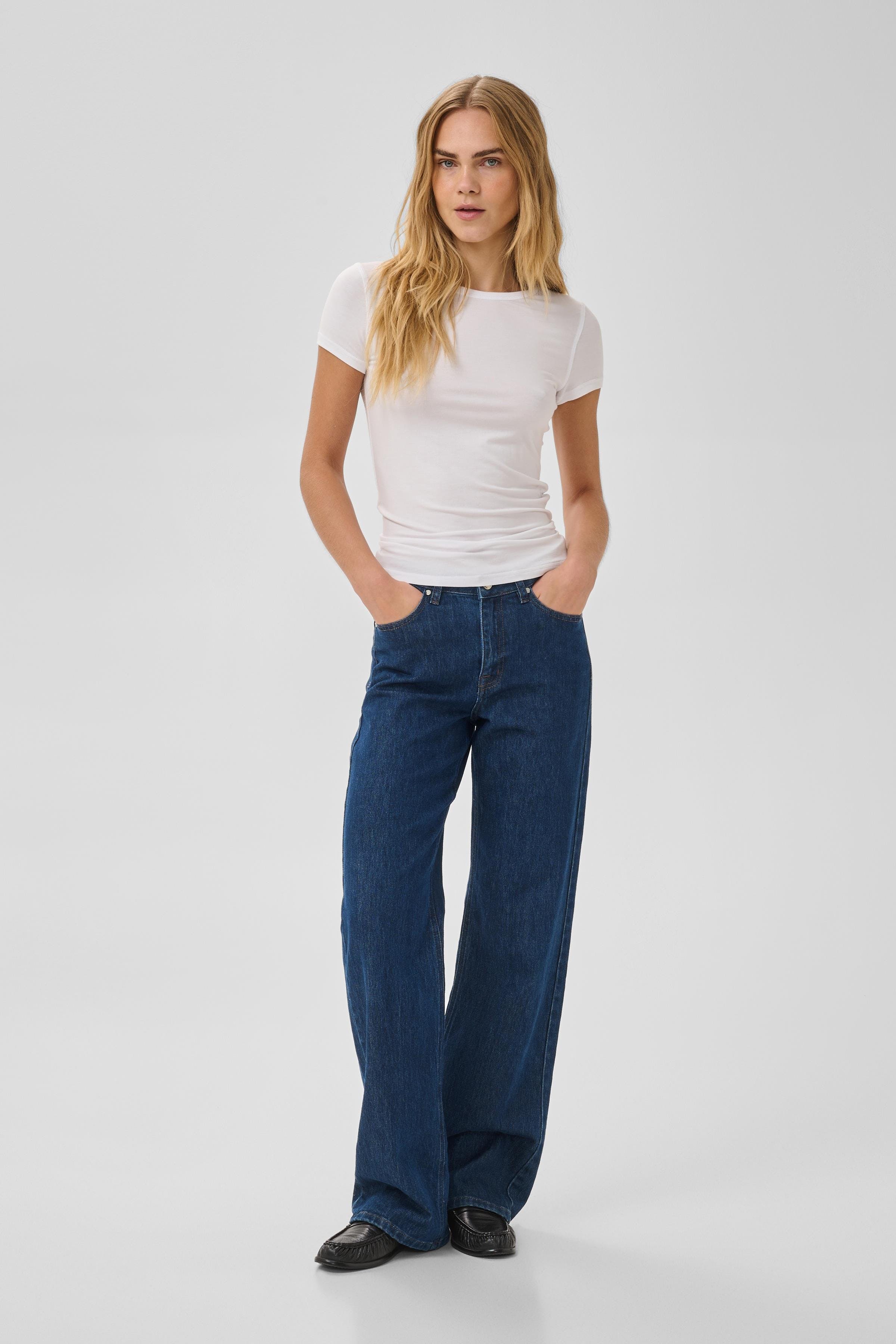 05 THE LOUIS HIGH WIDE JEANS LOOKBOOK FRONT 10704222-100067