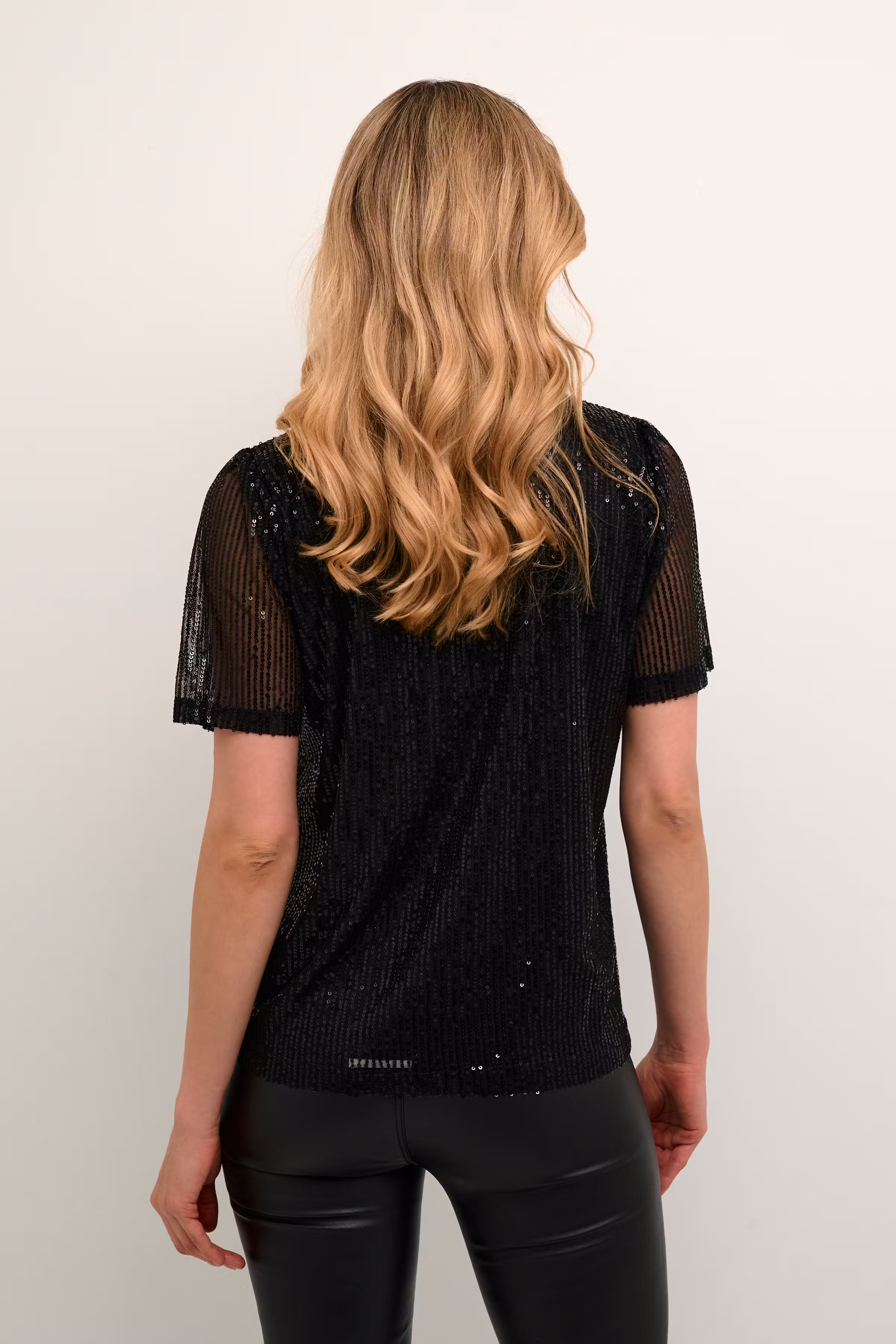KAbolette Pailletbluse LOOKBOOK FRONT 10508029-100121
