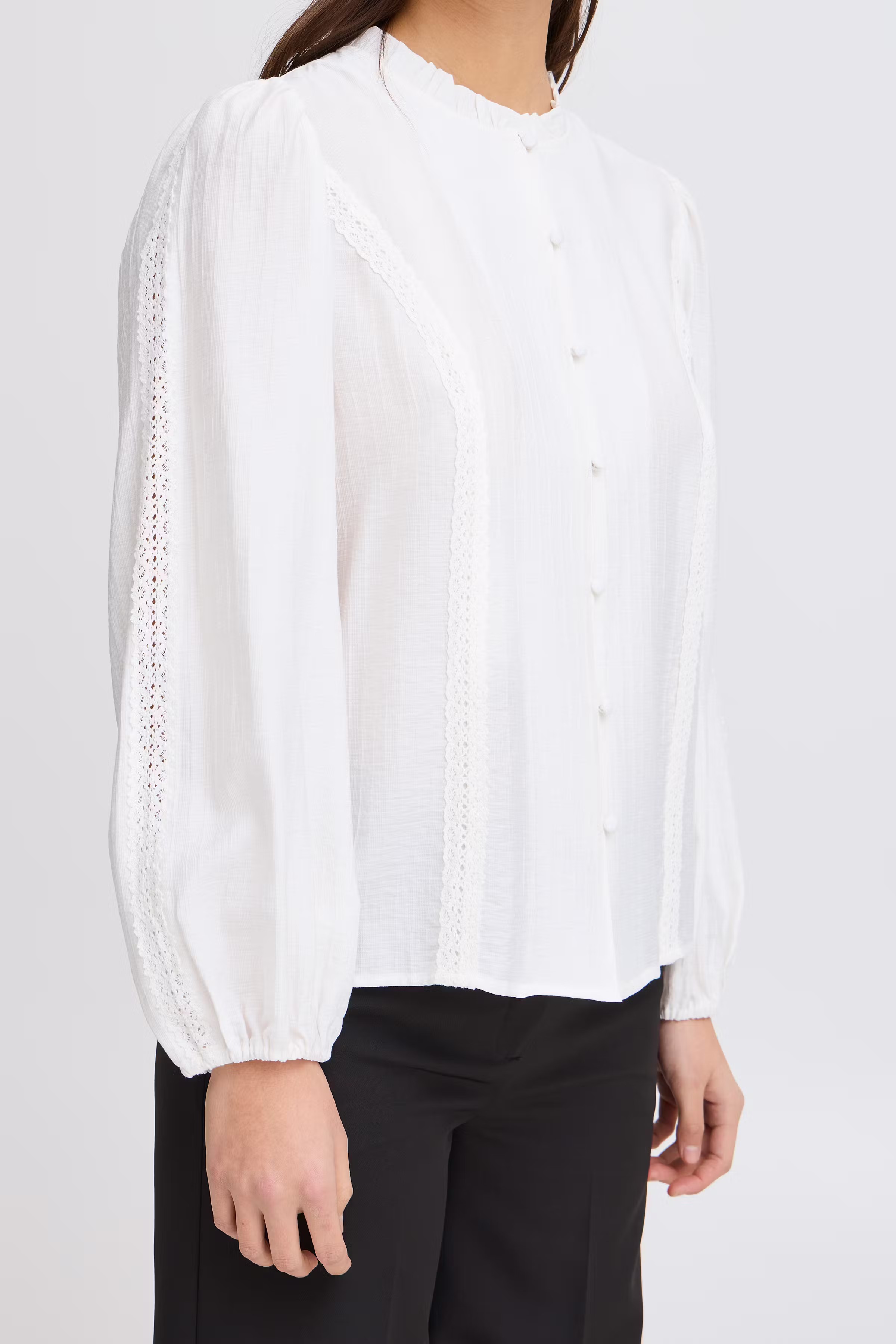 IHEVINA Skjorte LOOKBOOK DETAIL 20123543-114201