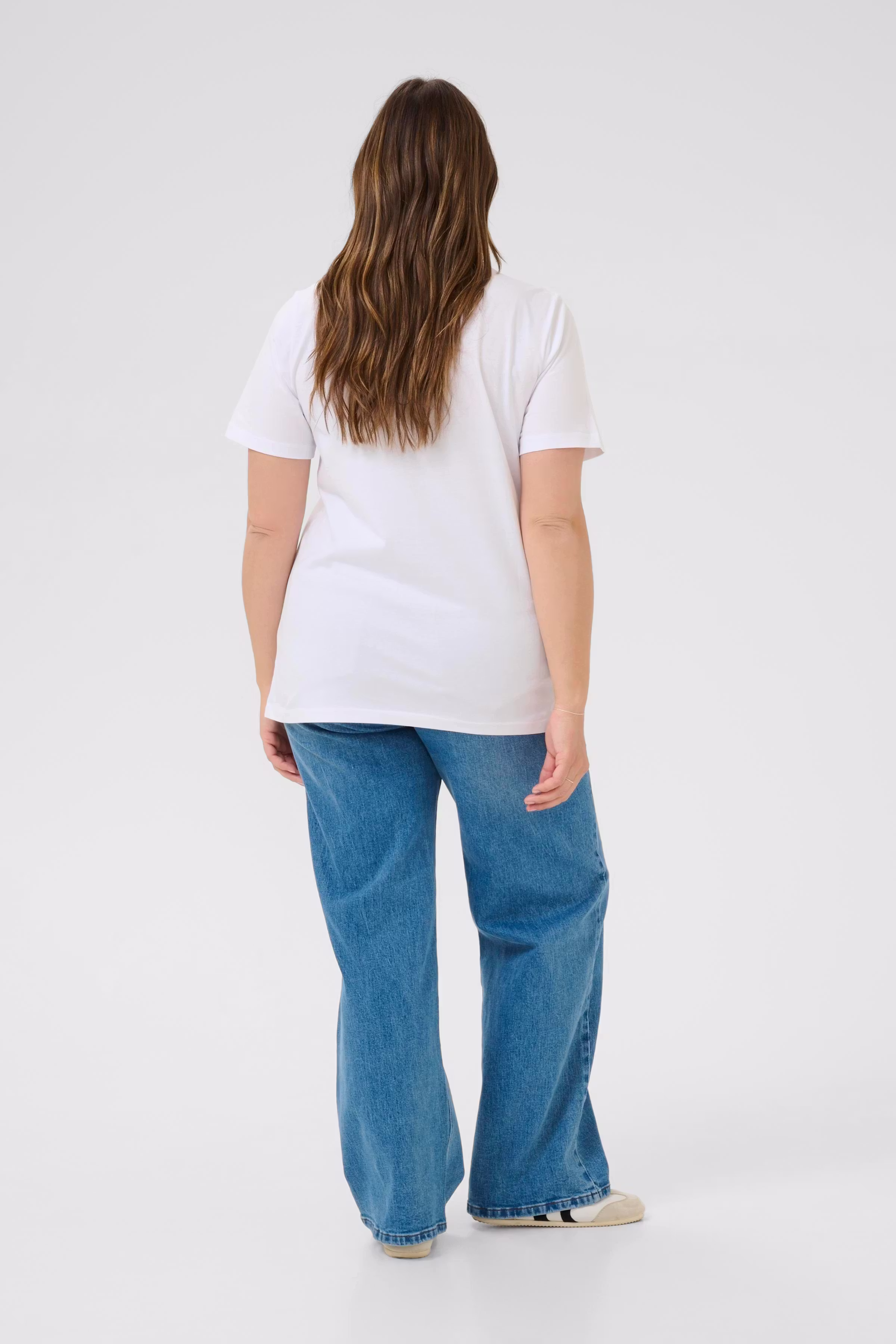 KCjune T-shirt LOOKBOOK BACK 10583916-110601