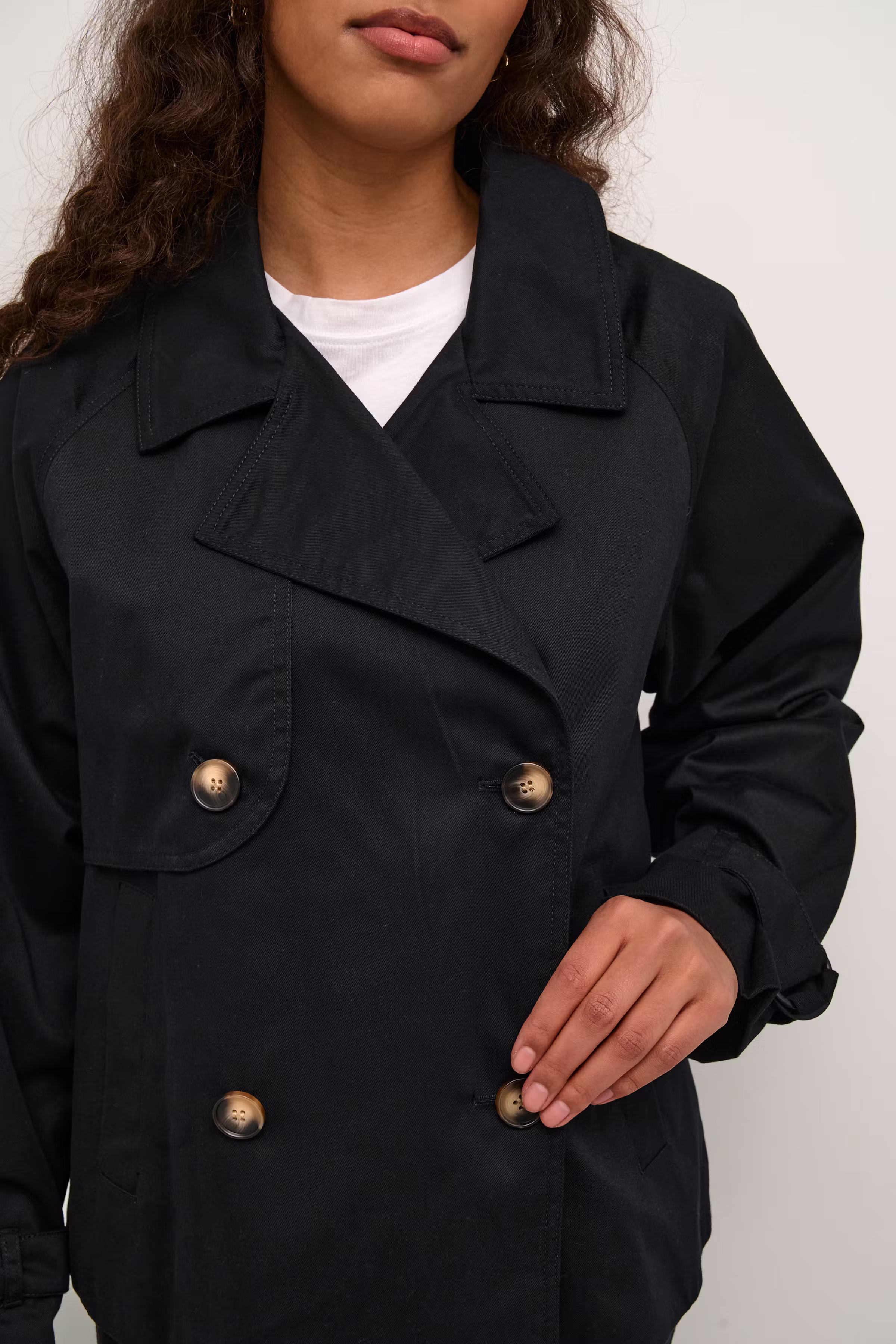 KAelise Kort Trenchcoat LOOKBOOK DETAIL 10508302-100121