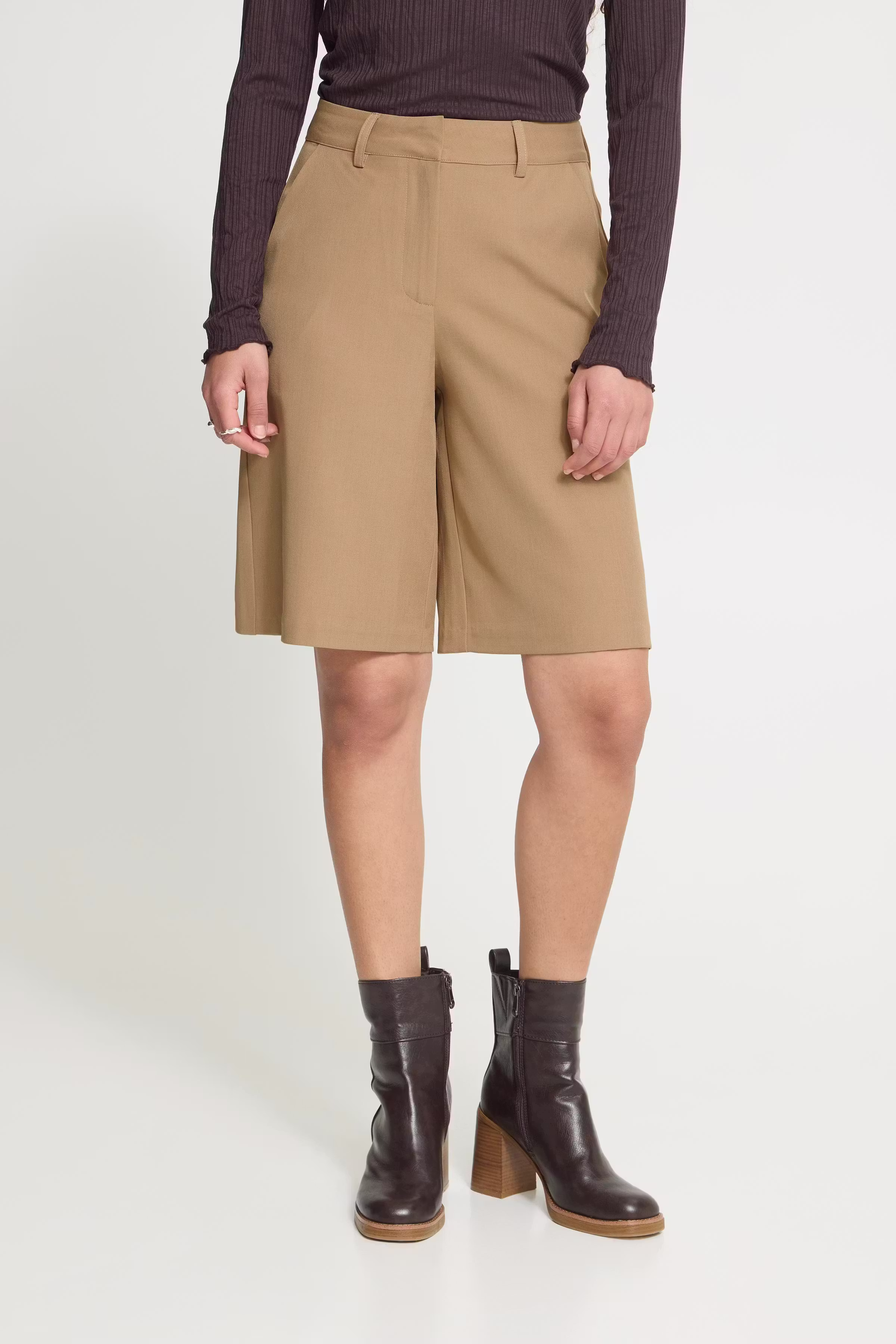 IHFAVA Shorts LOOKBOOK FRONT 20126276-1710381