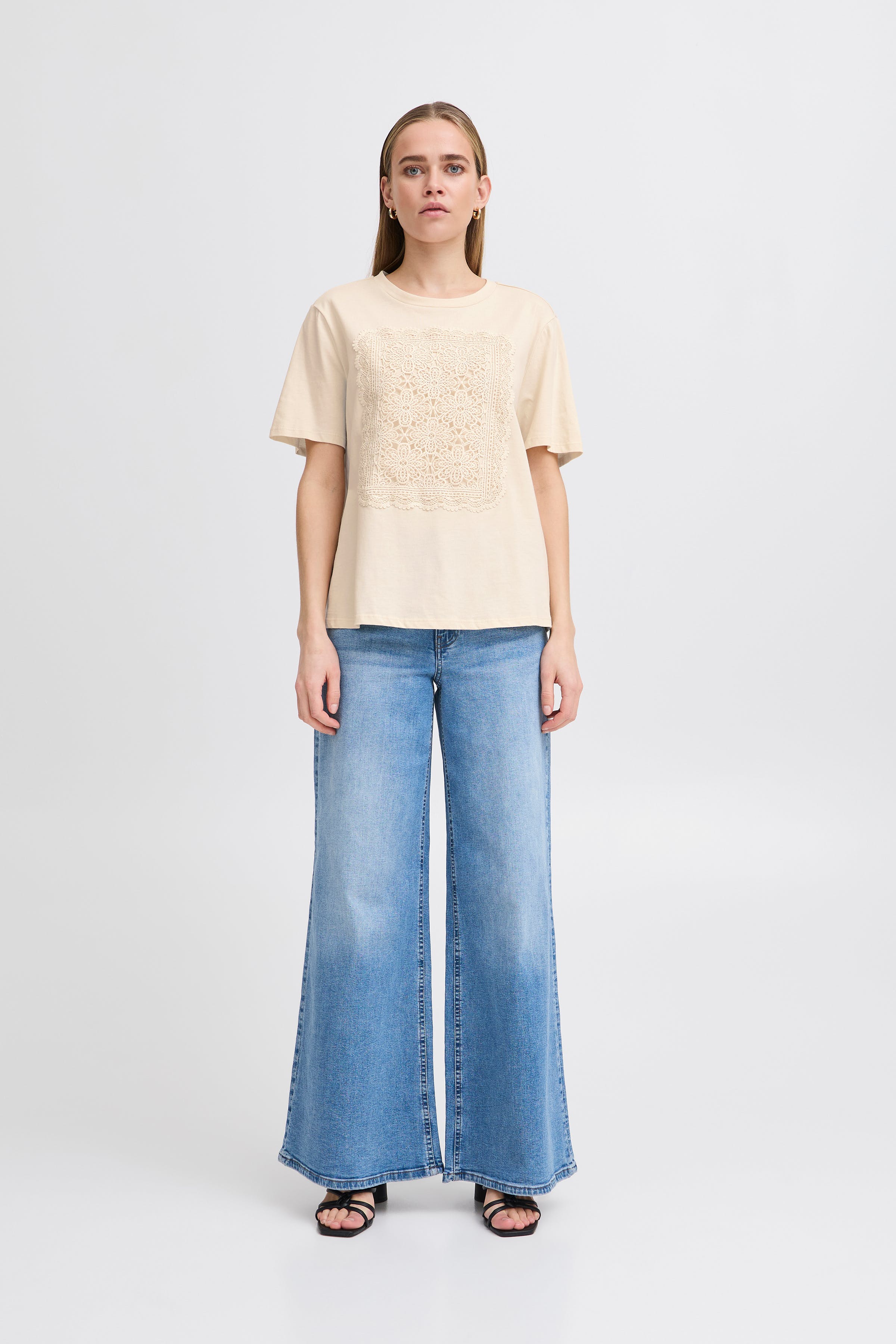 IHNAYOLA T-shirt LOOKBOOK FRONT 20122788-124301