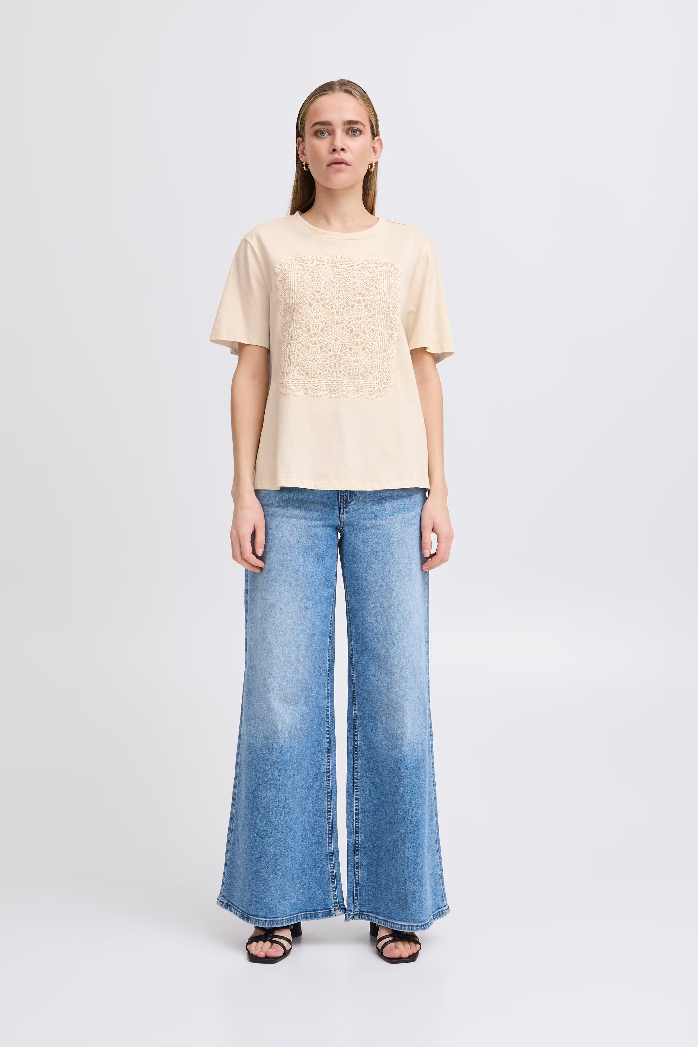 IHNAYOLA T-shirt LOOKBOOK FRONT 20122788-124301