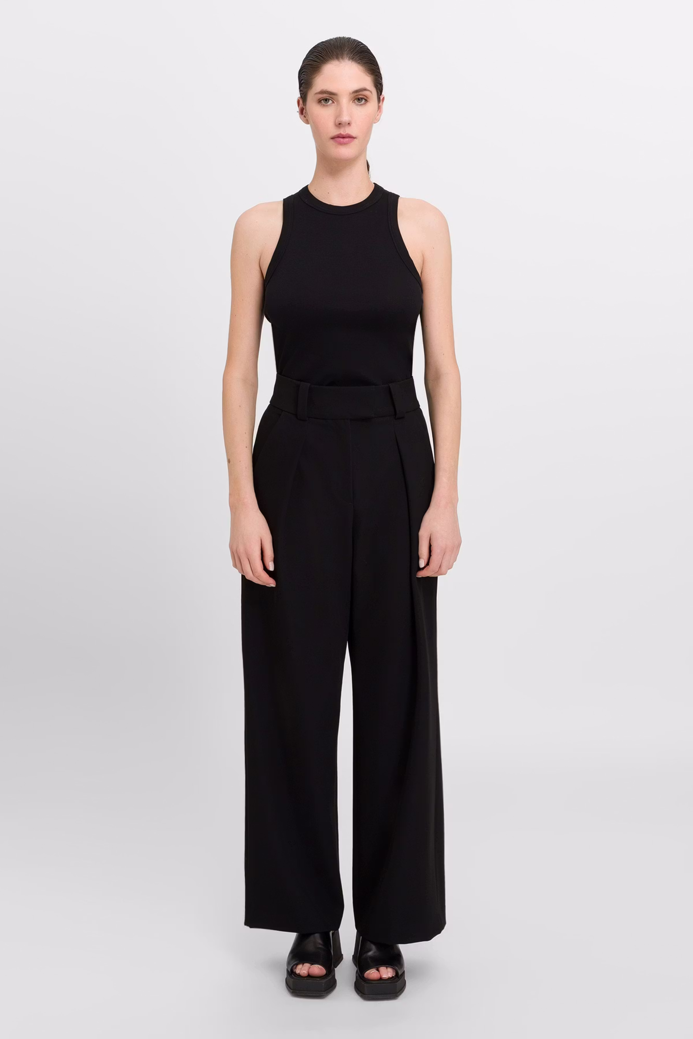 Klara Top LOOKBOOK FRONT 30600545-BK999