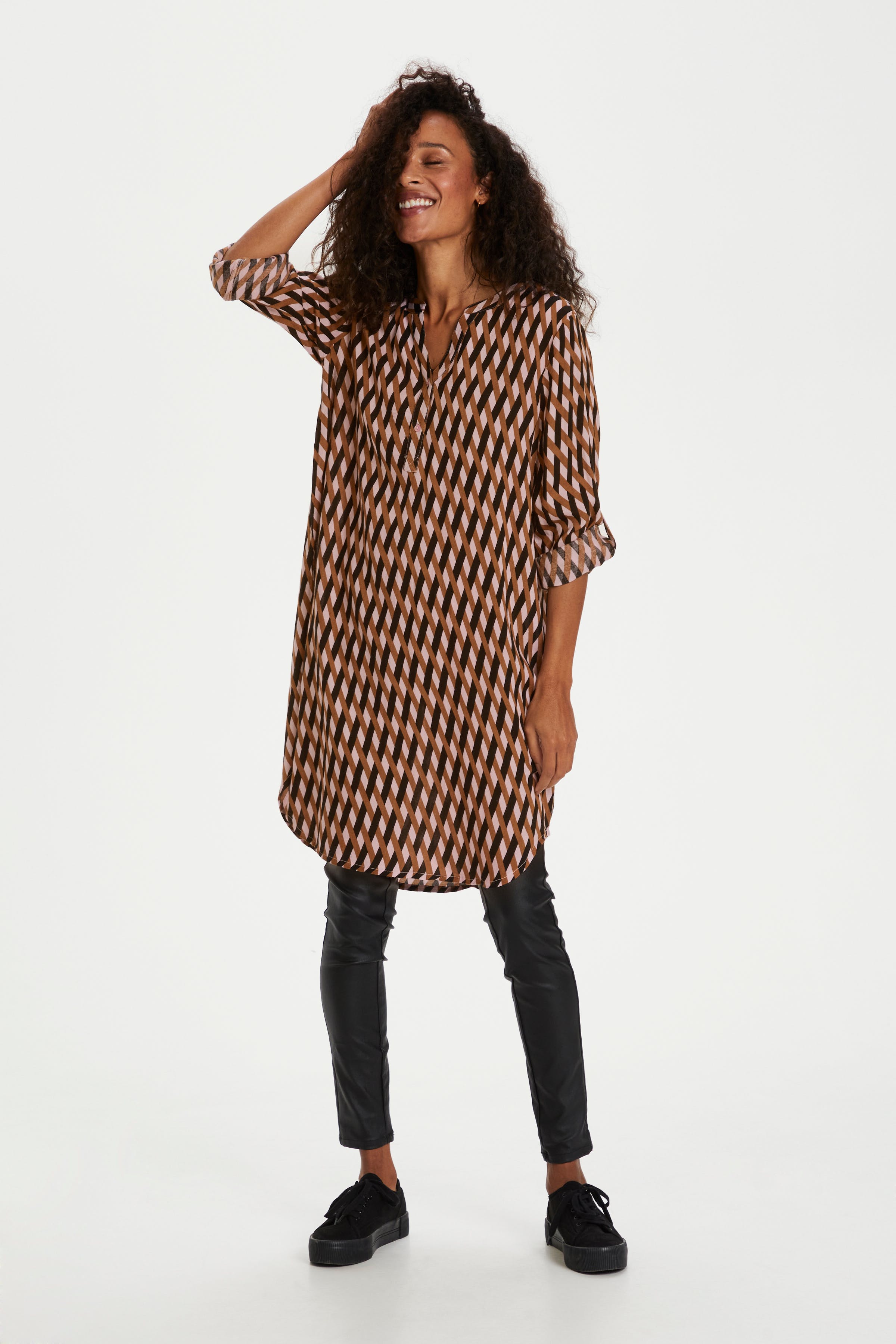 KAmarana Dress LOOKBOOK FRONT 10551803-101008