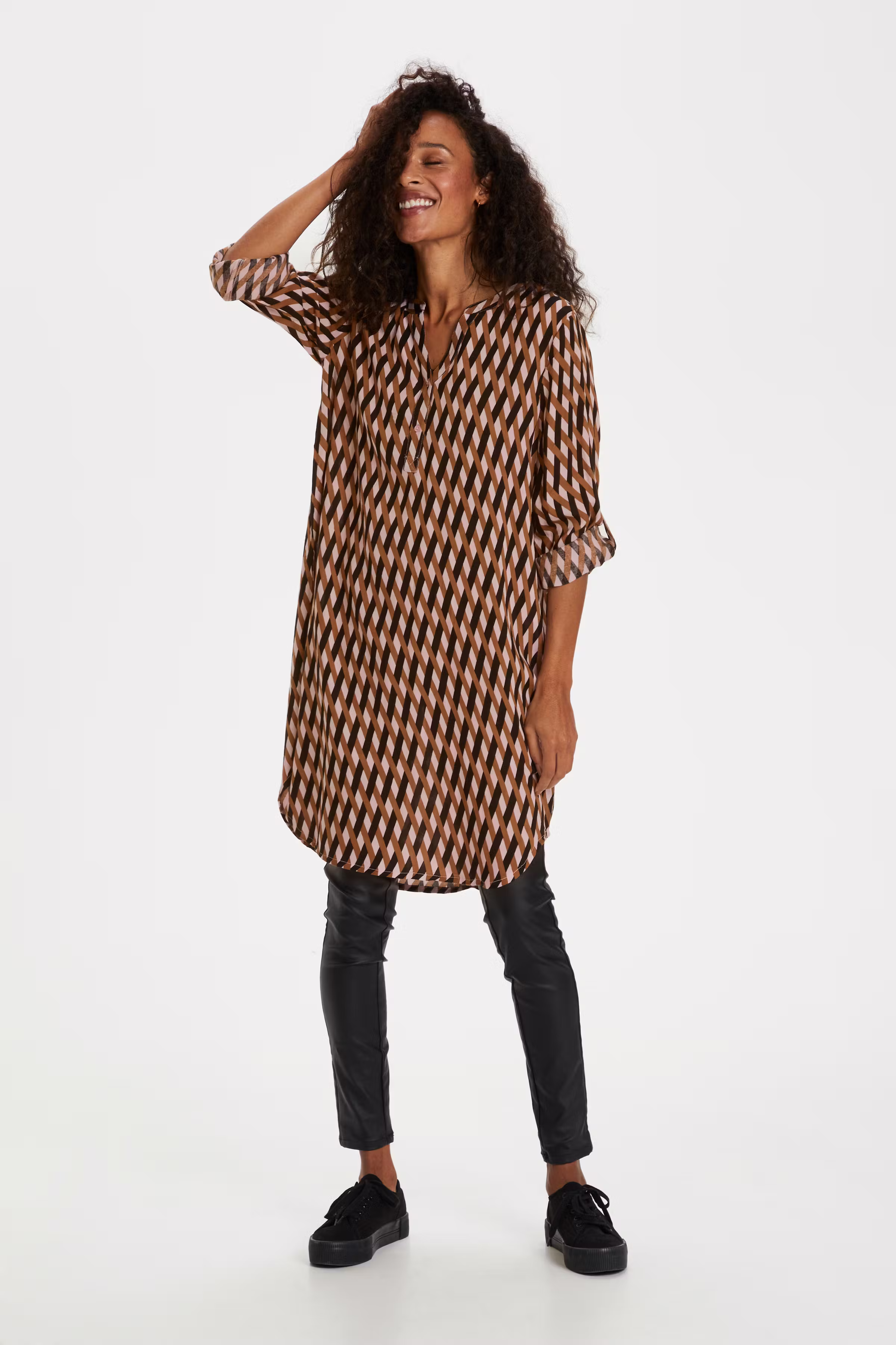 KAmarana Kjole LOOKBOOK FRONT 10551803-101008