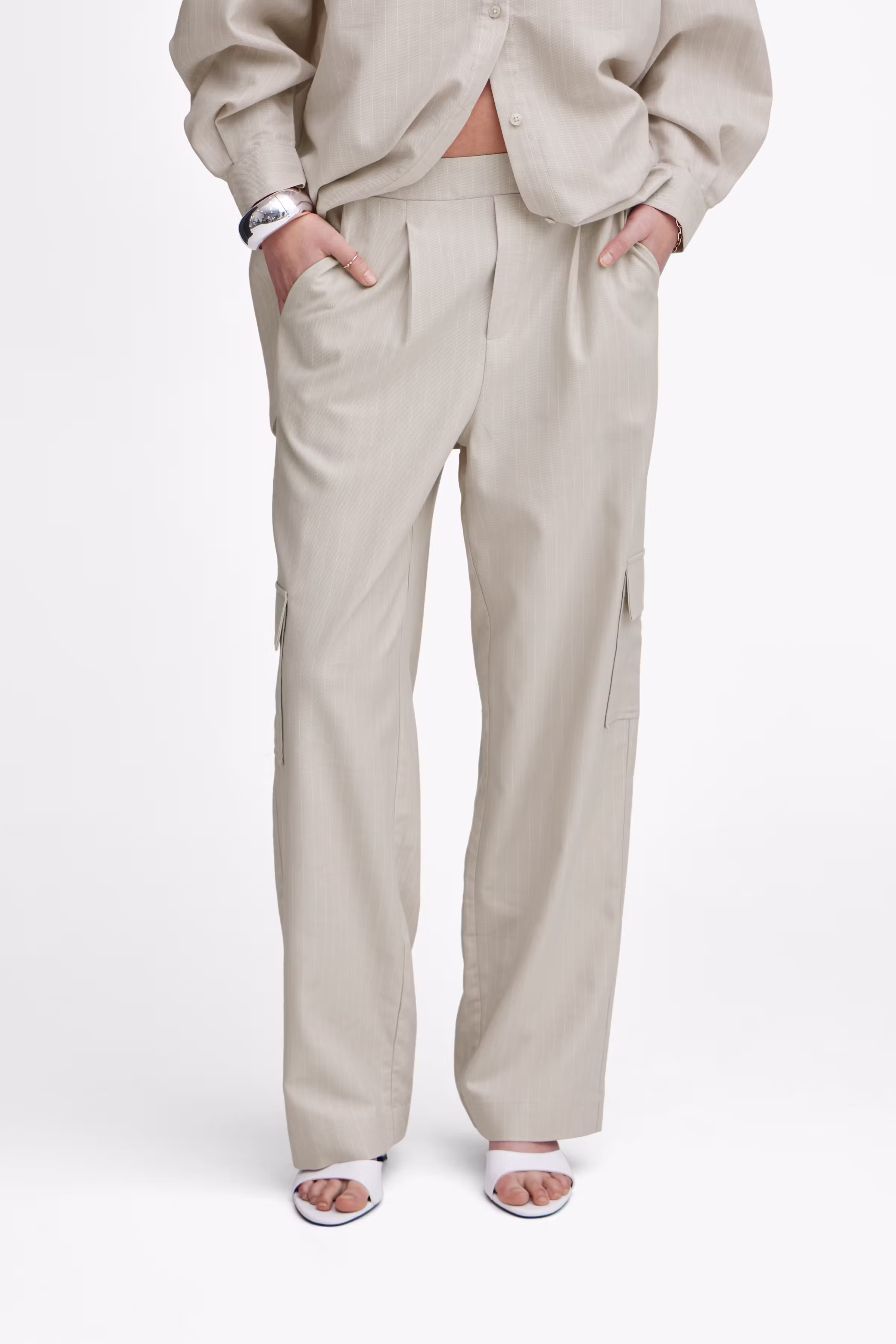 IHVALERIA Hose LOOKBOOK FRONT 20120648-140000