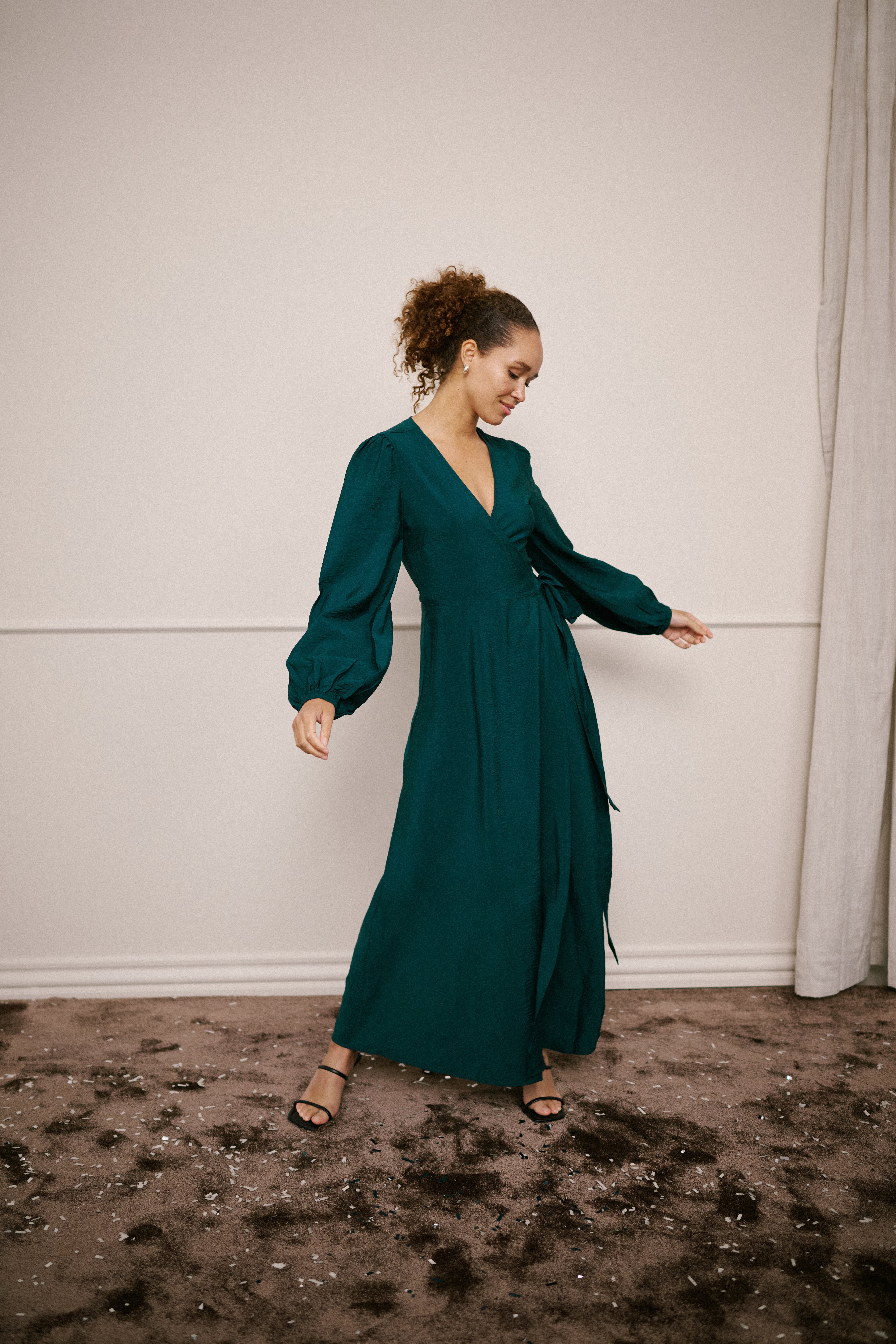 KAelsie Kleid LOCATION NONE 10513188-195320