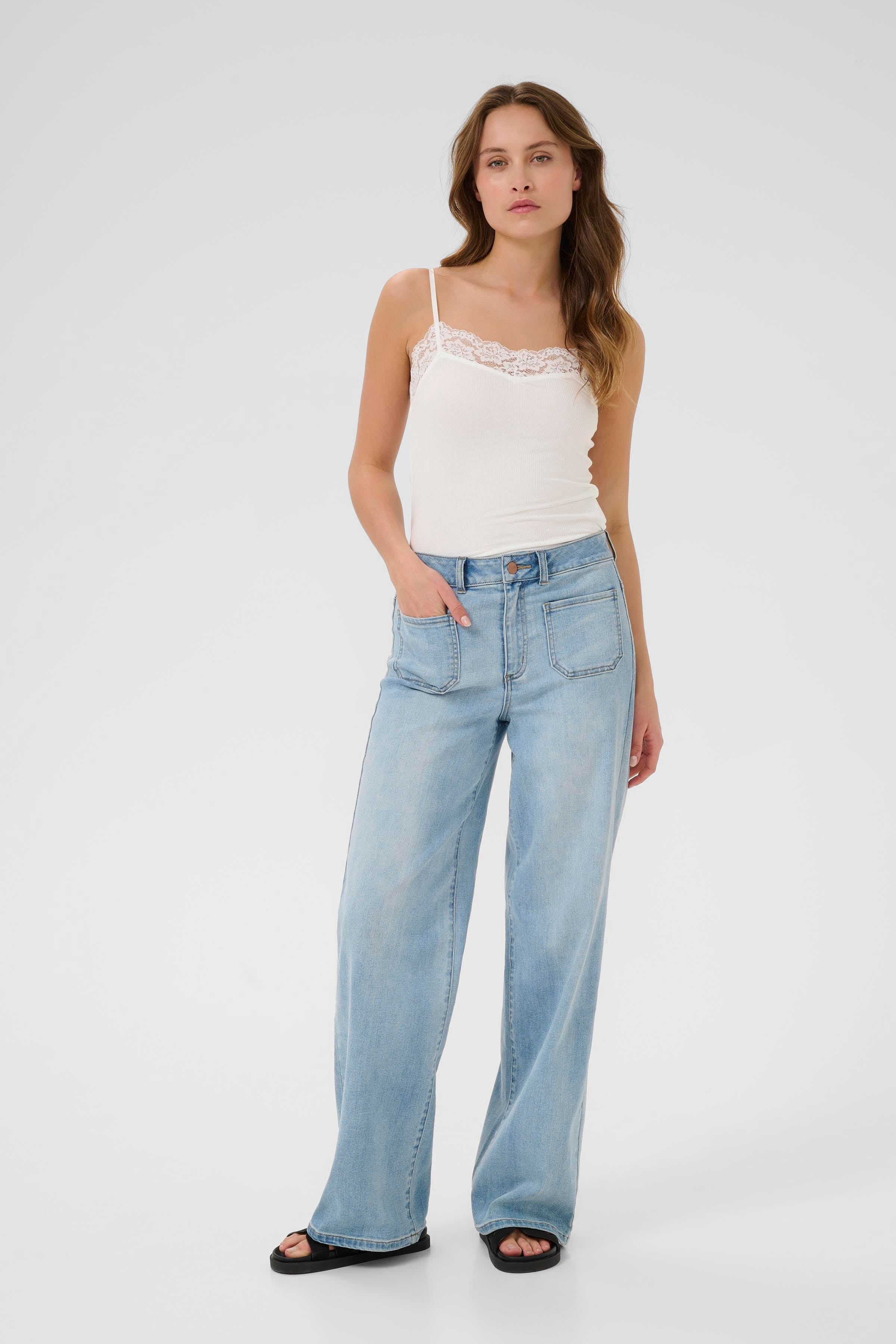 KAomi Top LOOKBOOK FRONT 10510389-110602