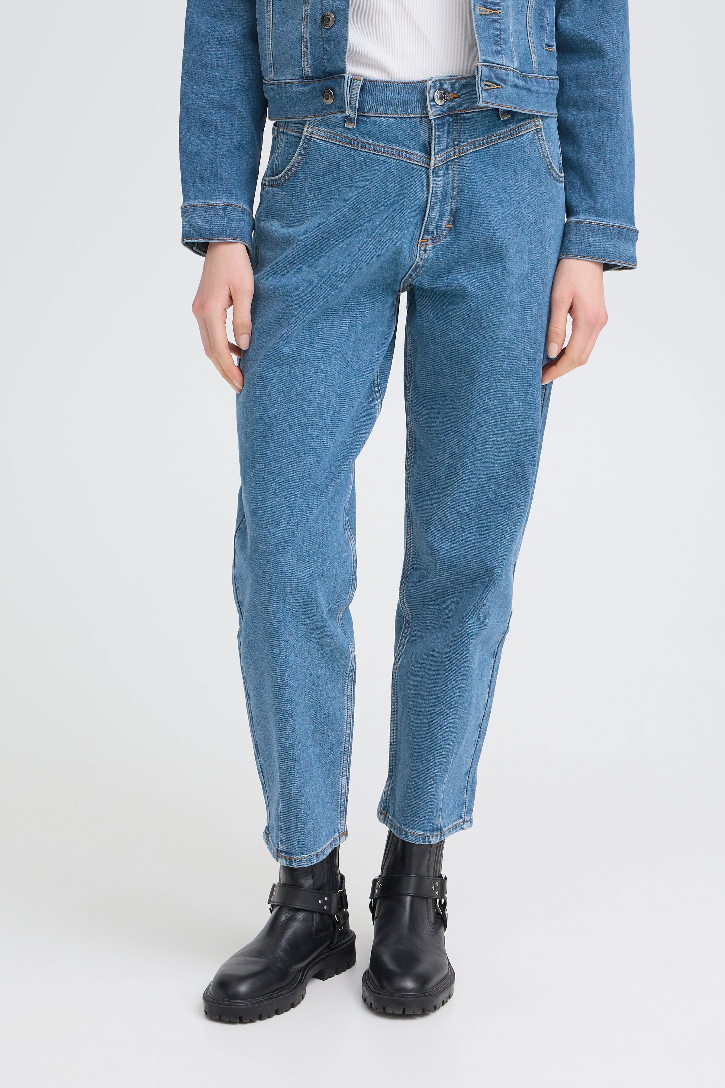 PZLIRA UHW Jeans Tapered Leg LOOKBOOK FRONT 50209032-200005