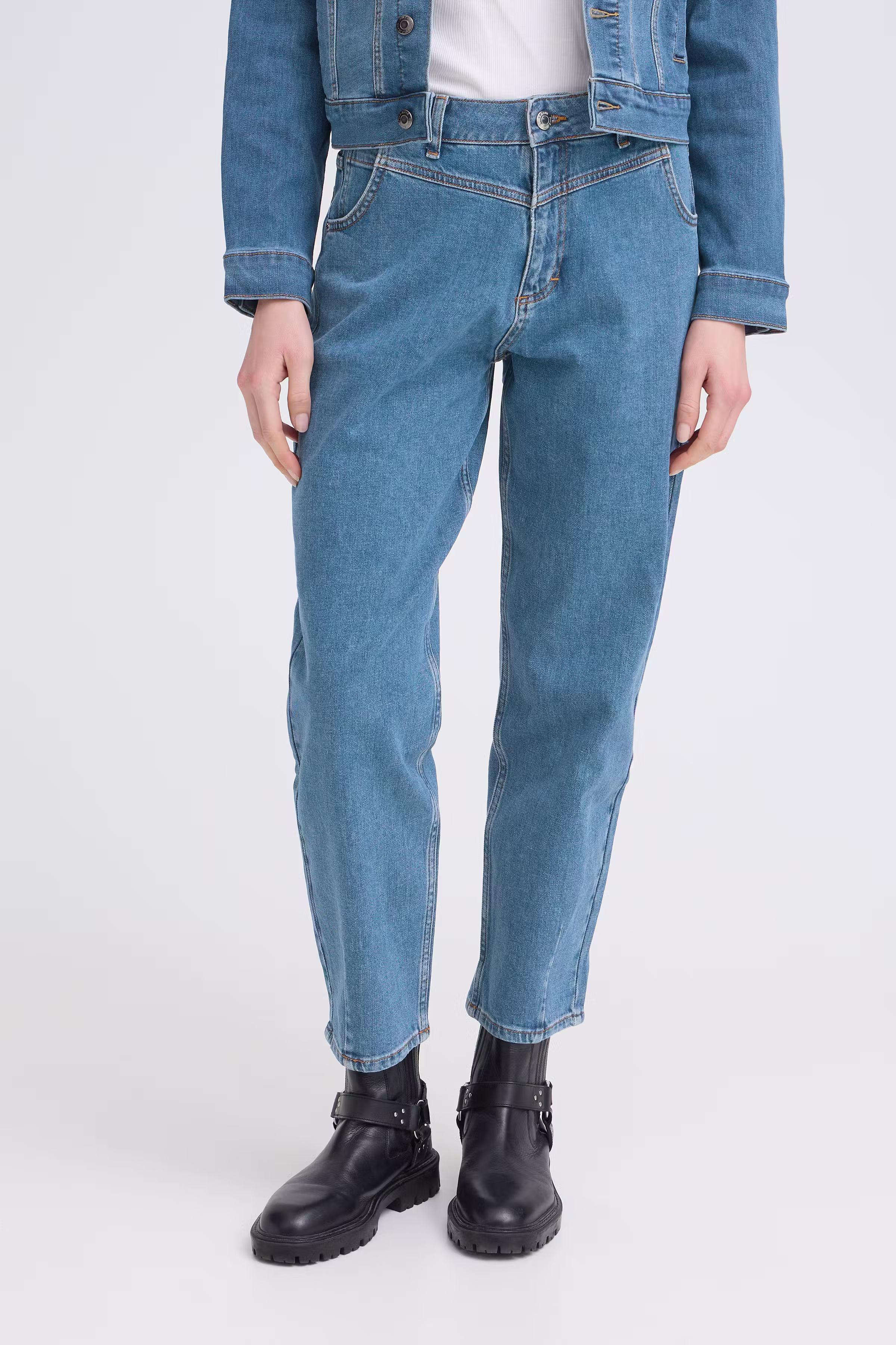 PZLIRA UHW Jeans Tapered Leg LOOKBOOK FRONT 50209032-200005