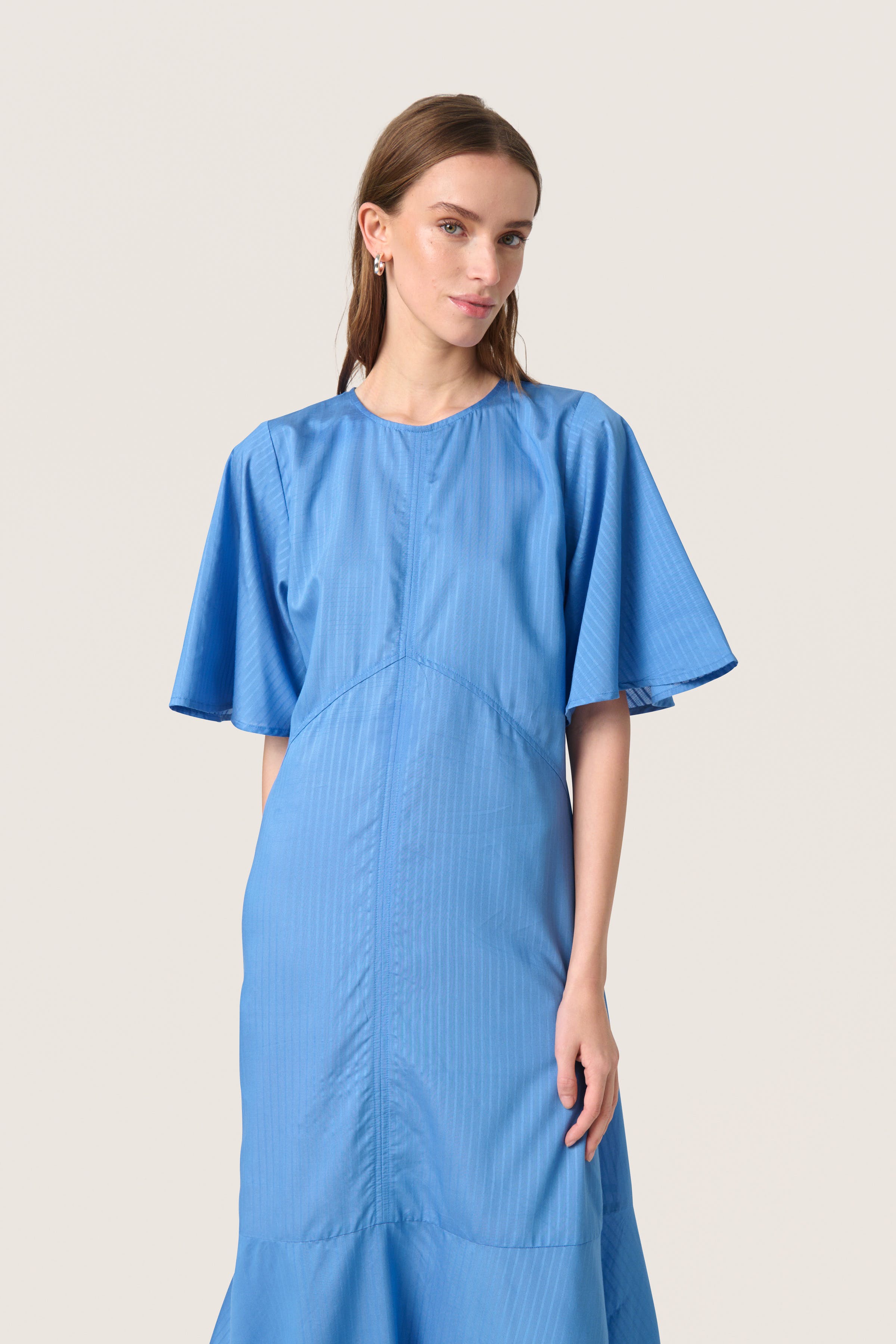 SLEmmy Dress LOOKBOOK FRONT 30408432-183937