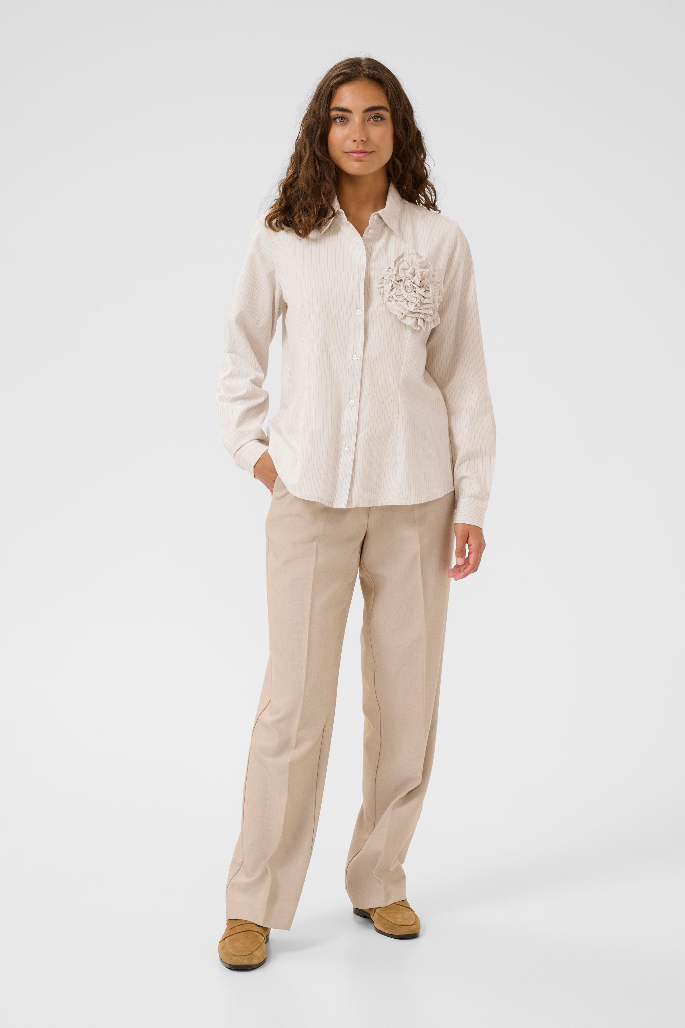 CUkosy Skjorte med roset LOOKBOOK FRONT 50112671-108897