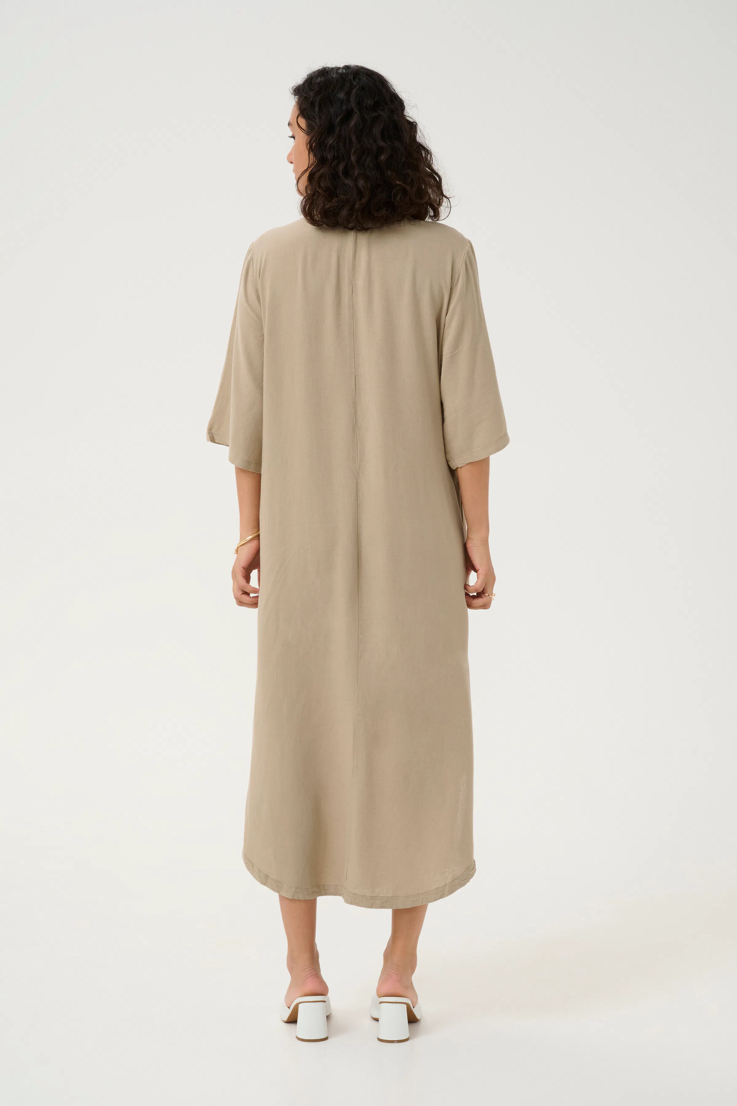 KAmilia Lin kjole LOOKBOOK BACK 10508312-171109