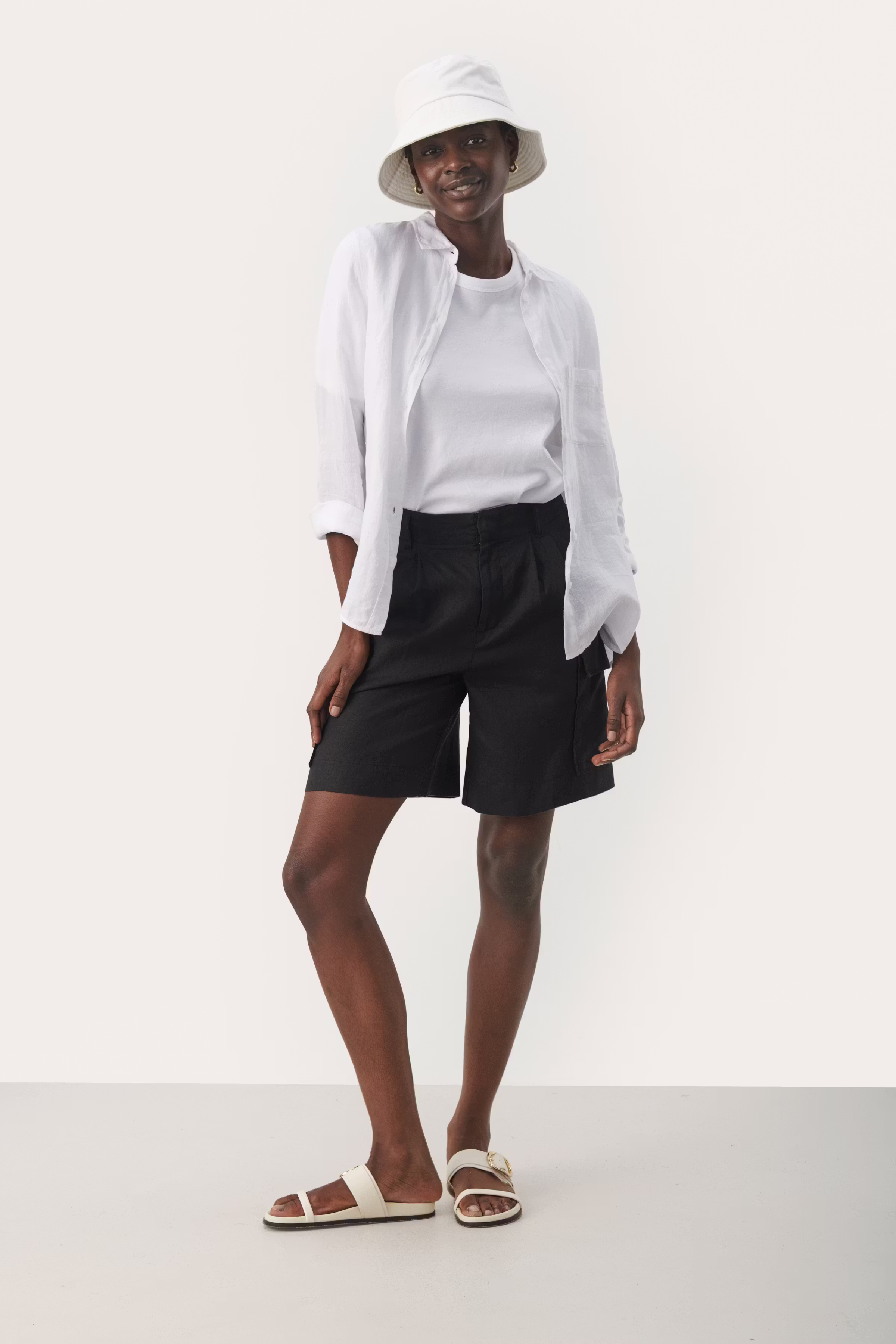 GedictePW Linnen shorts LOCATION NONE 30308588-194008