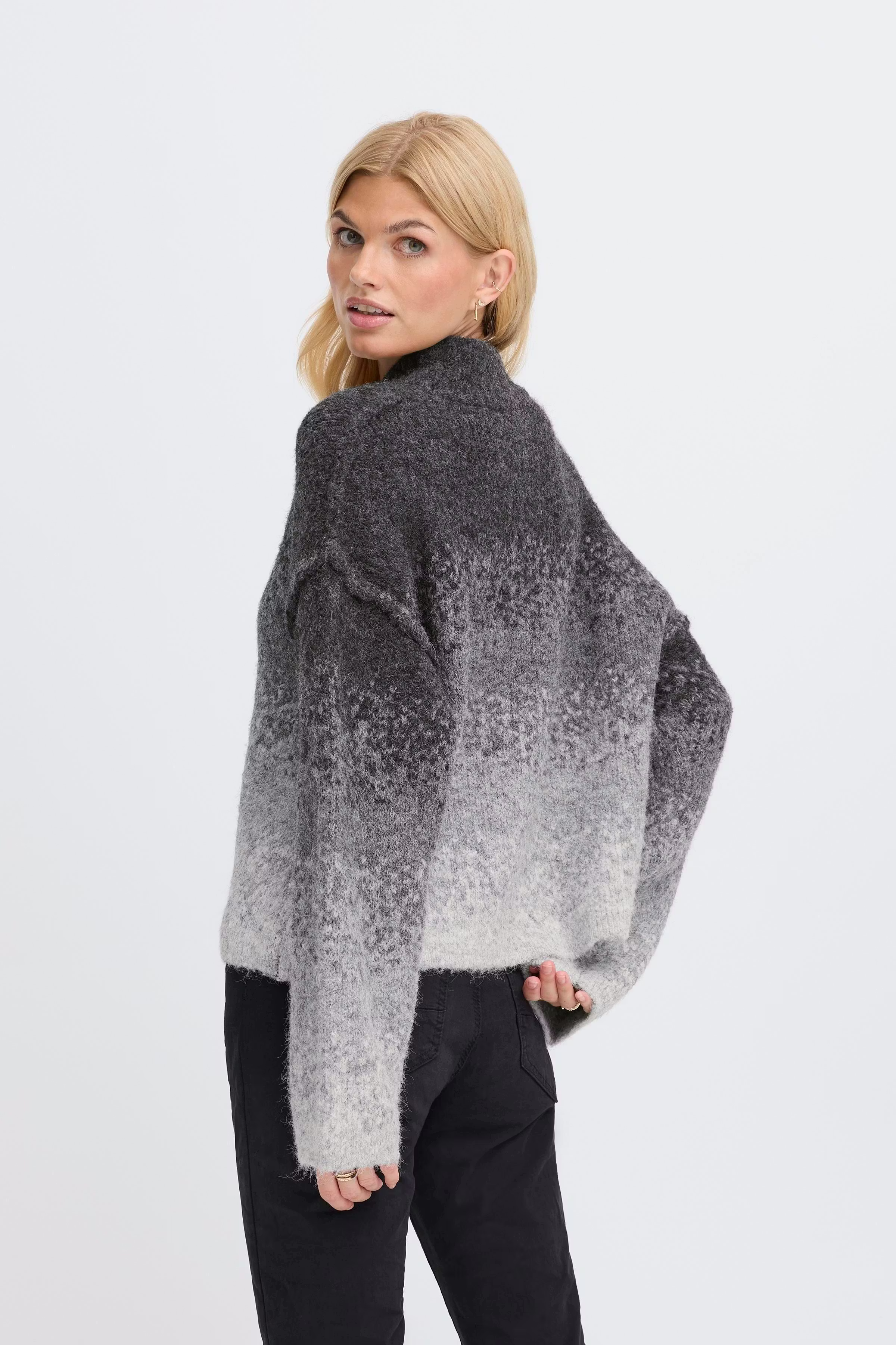 SBTELLA Pullover LOOKBOOK BACK 22101075-203619