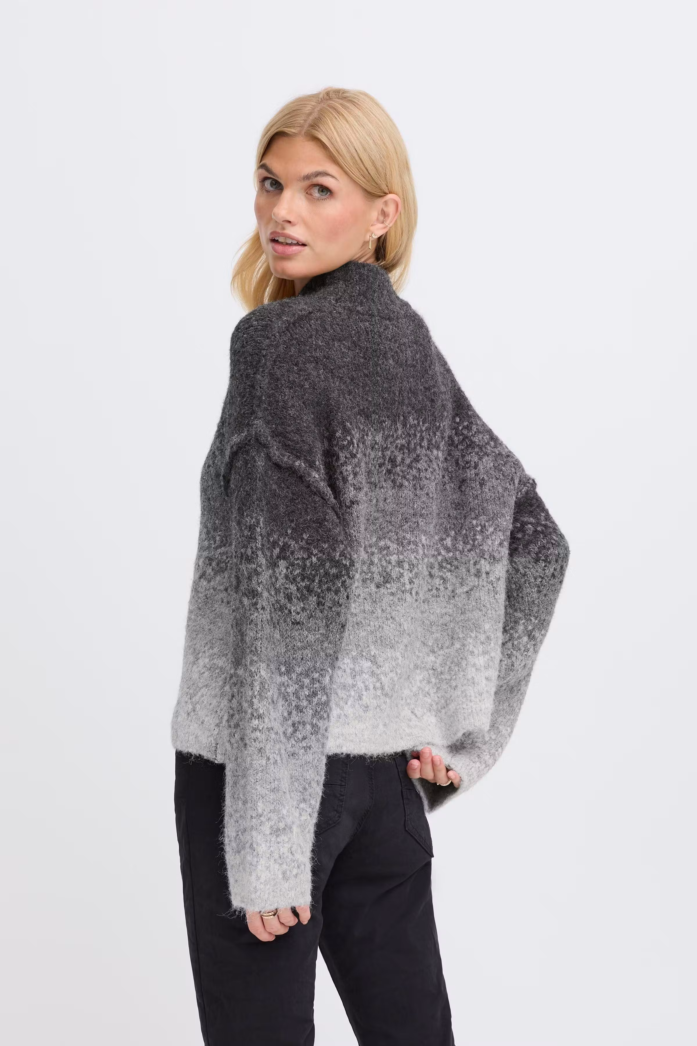 SBTELLA Pullover LOOKBOOK BACK 22101075-203619