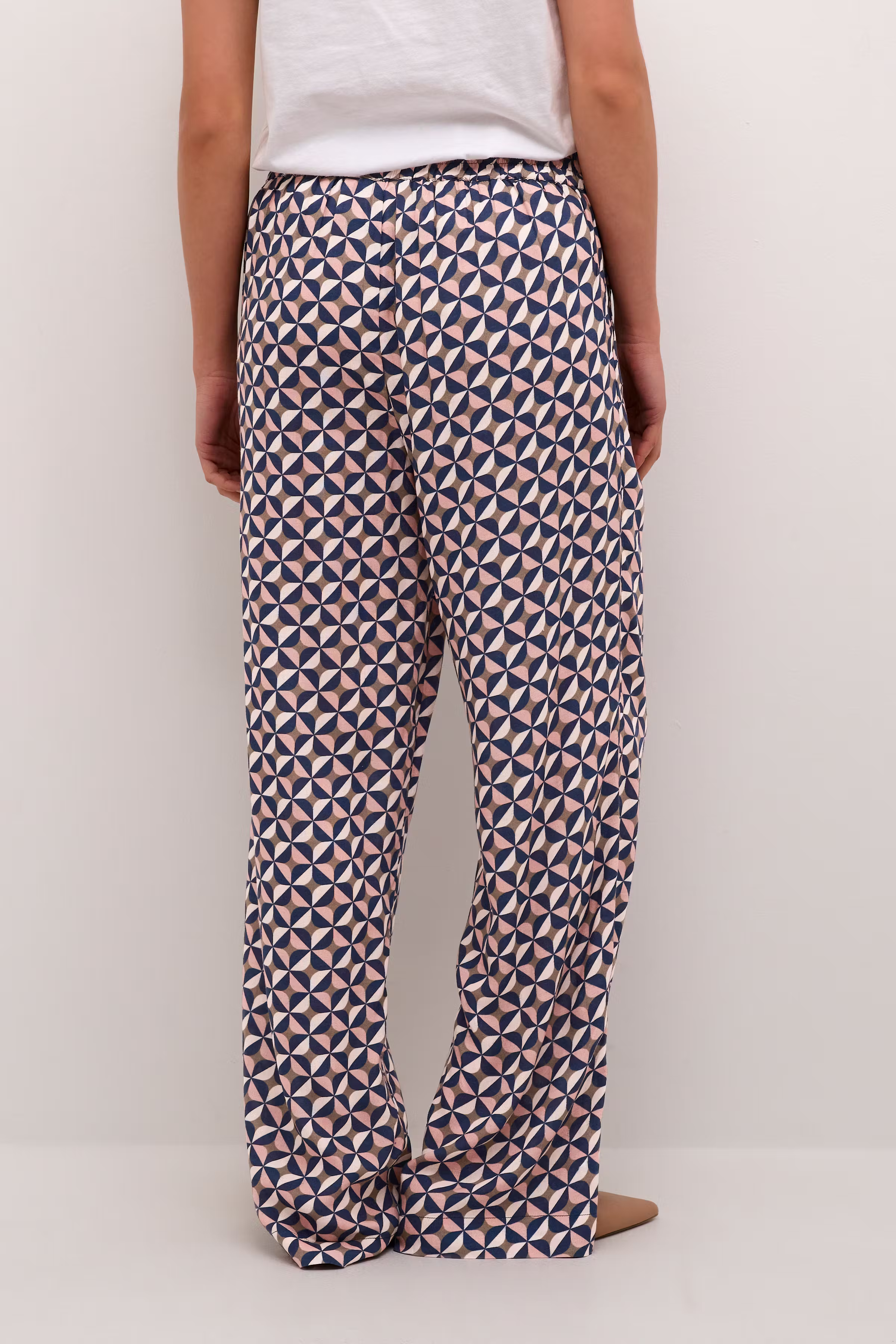 BPharriet Hose LOOKBOOK BACK 10590668-105842B