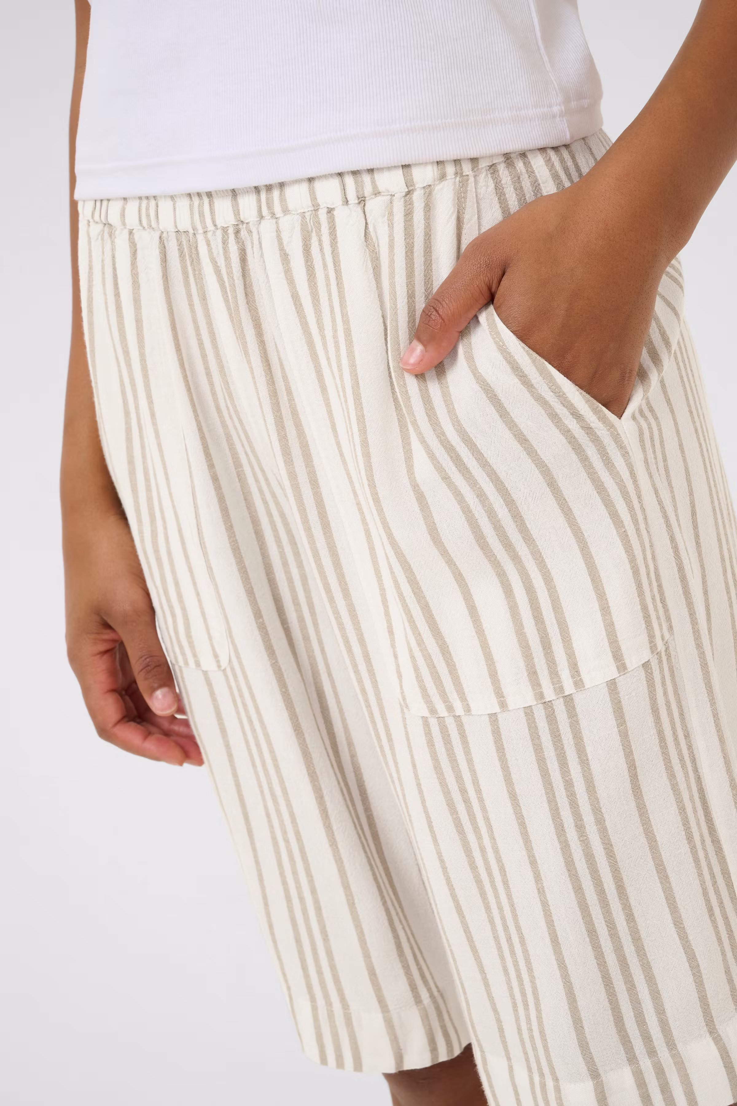 KAmilia Linen Shorts LOOKBOOK DETAIL 10509668-107125