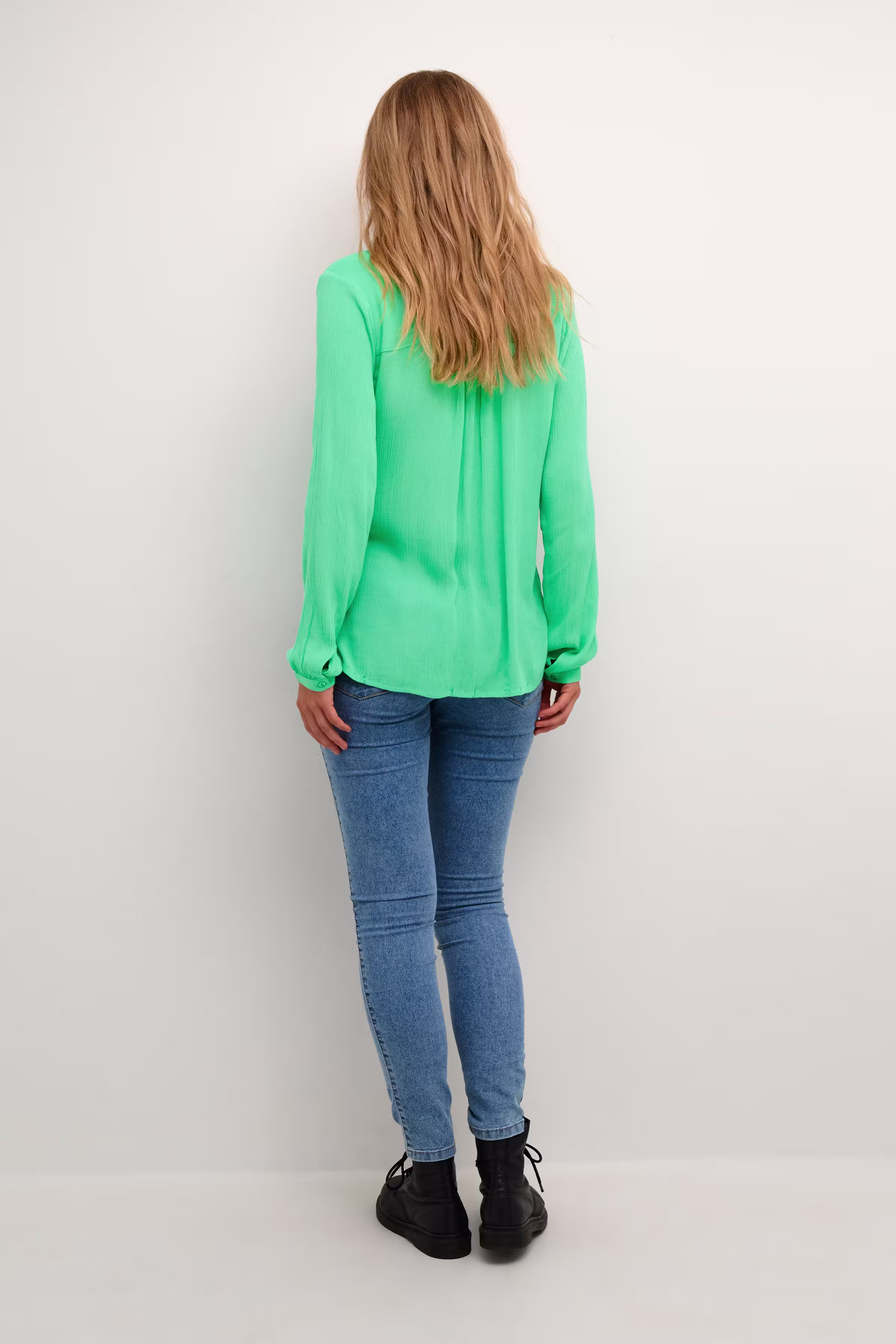 KAamber Blus LOOKBOOK BACK 501032-165825