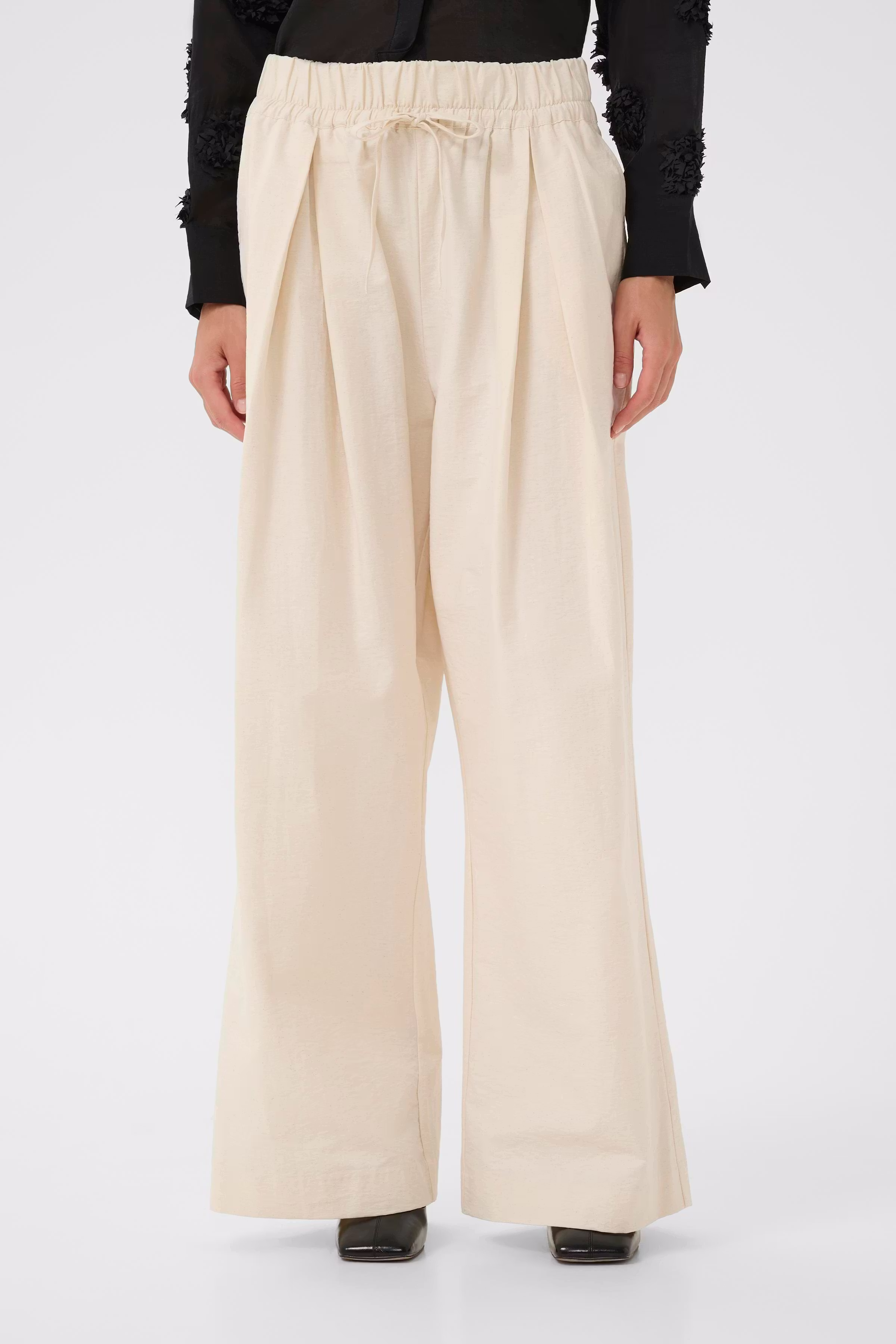KBEmery Hose LOOKBOOK FRONT 10105899-110103