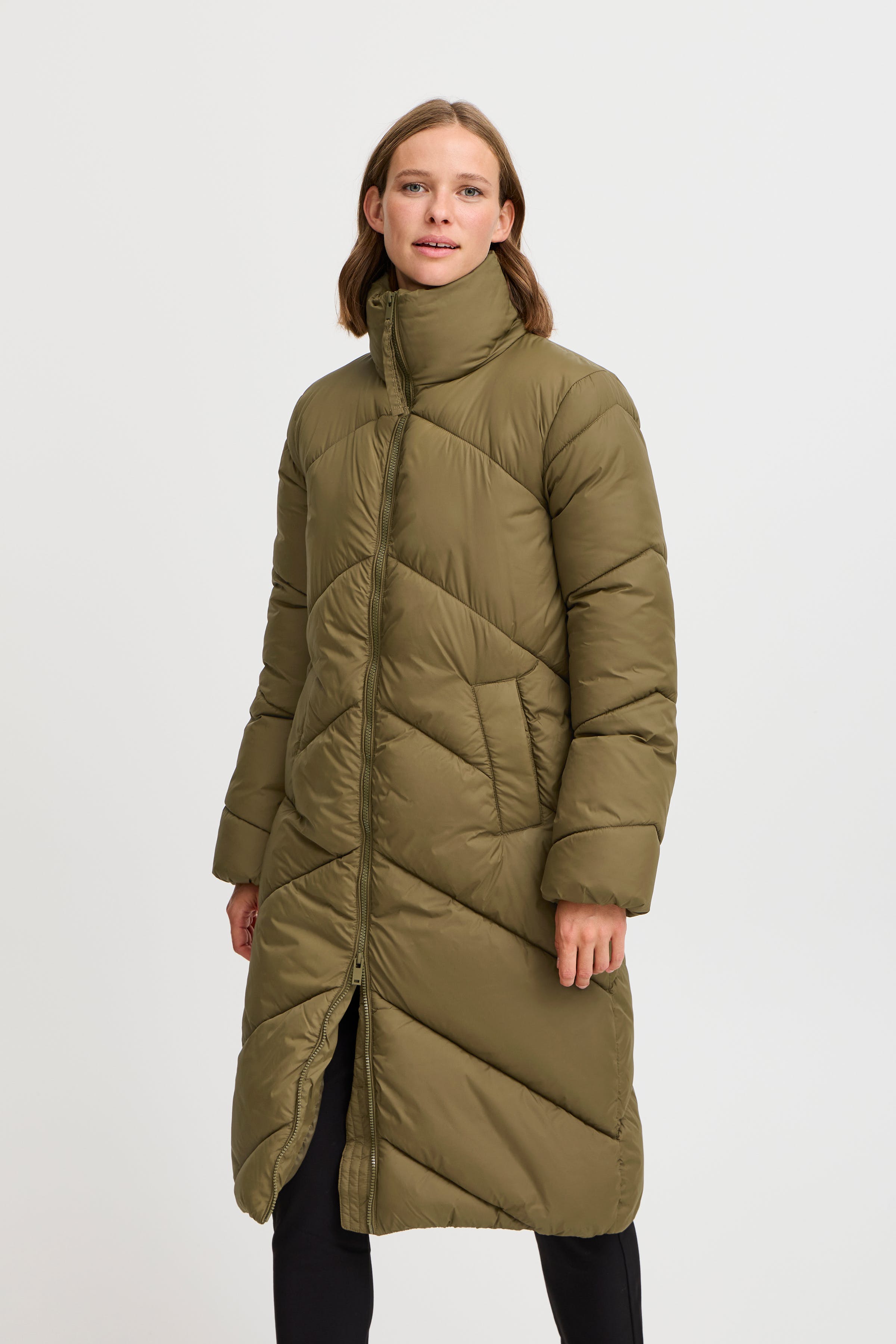 BYBOMINA Mantel LOOKBOOK FRONT 20815102-190622