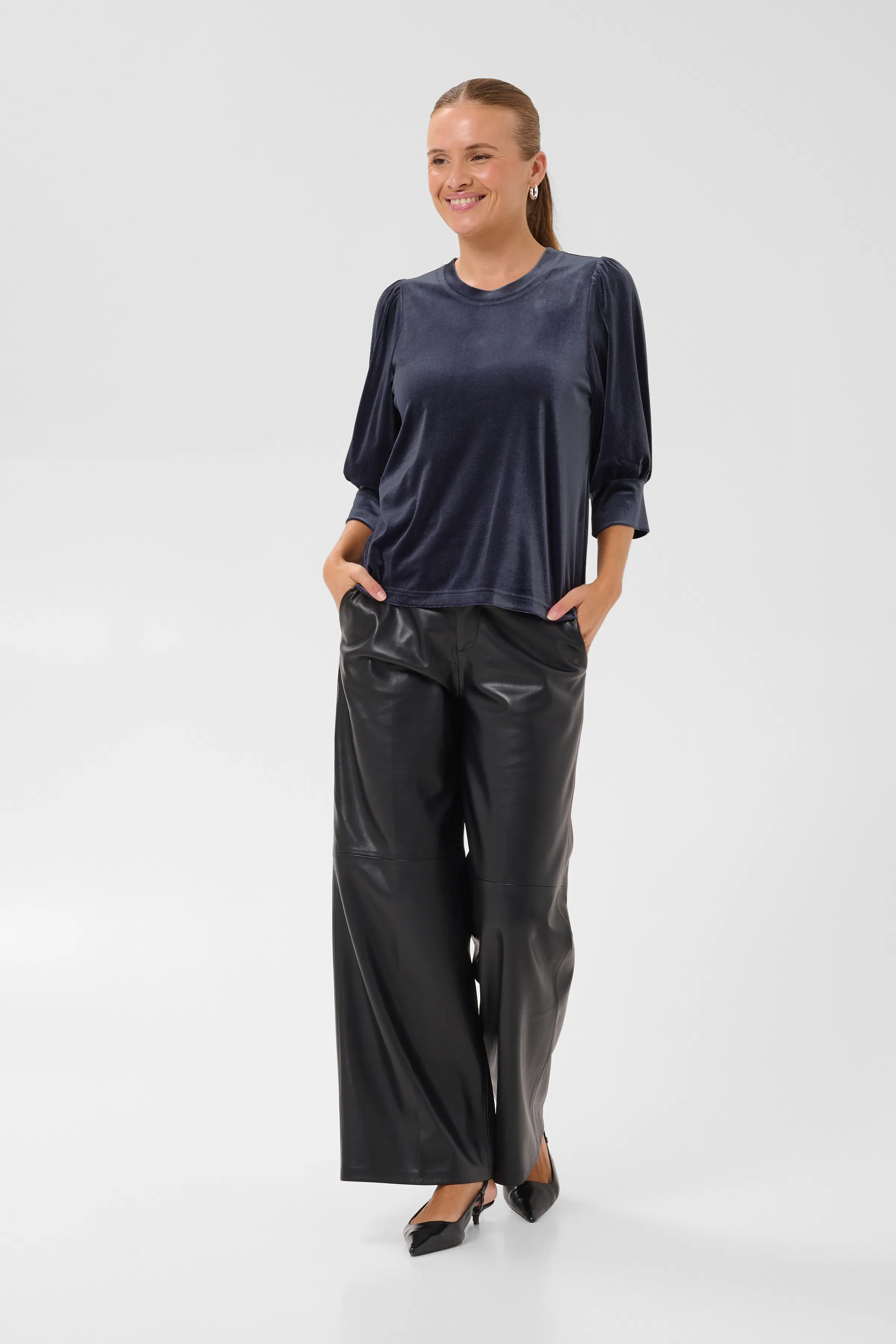 KAkelly Velurbluse LOOKBOOK FRONT 10512575-193927