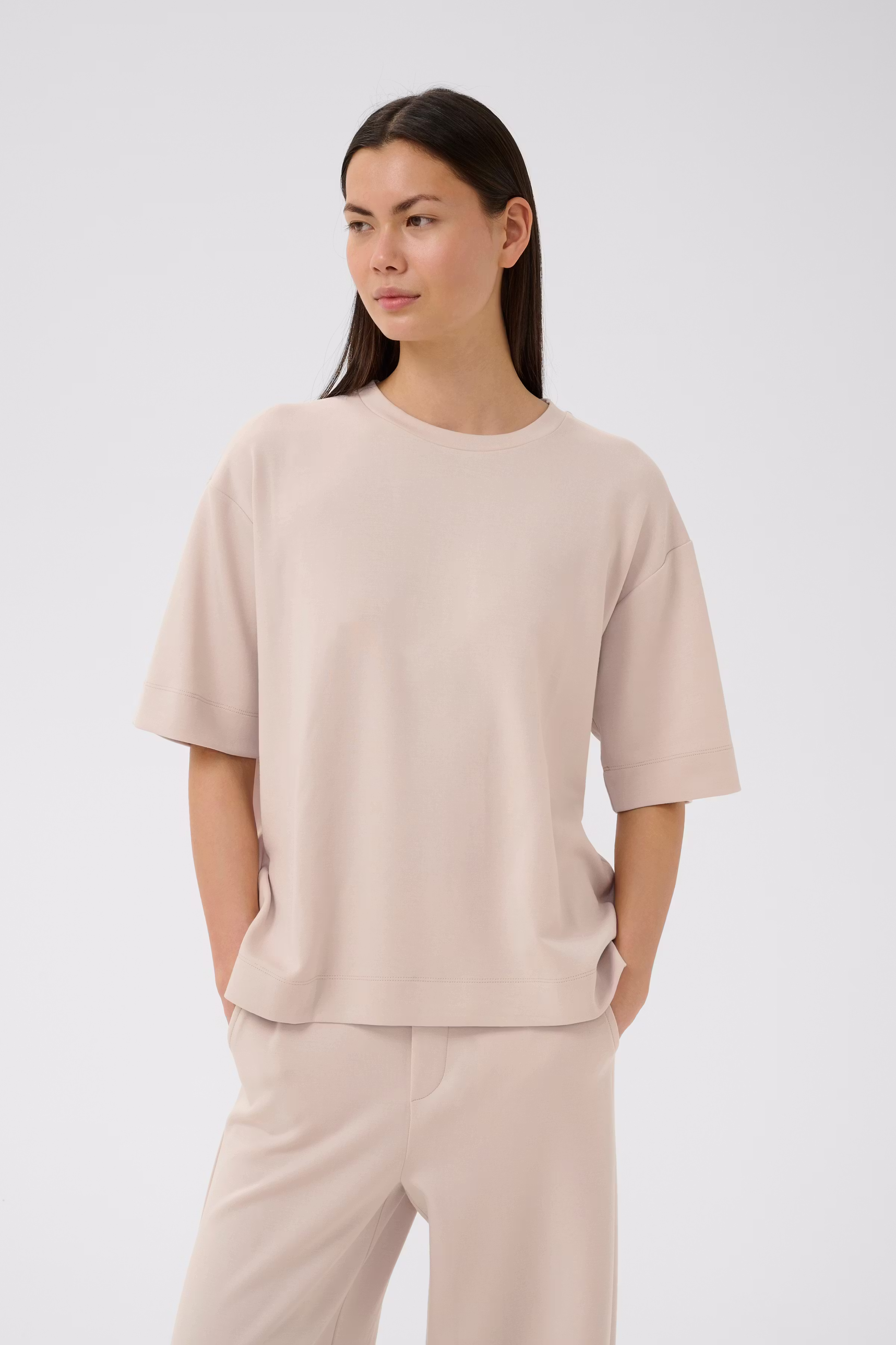 PannieIW Oversize T-shirt LOOKBOOK FRONT 30109225-130403