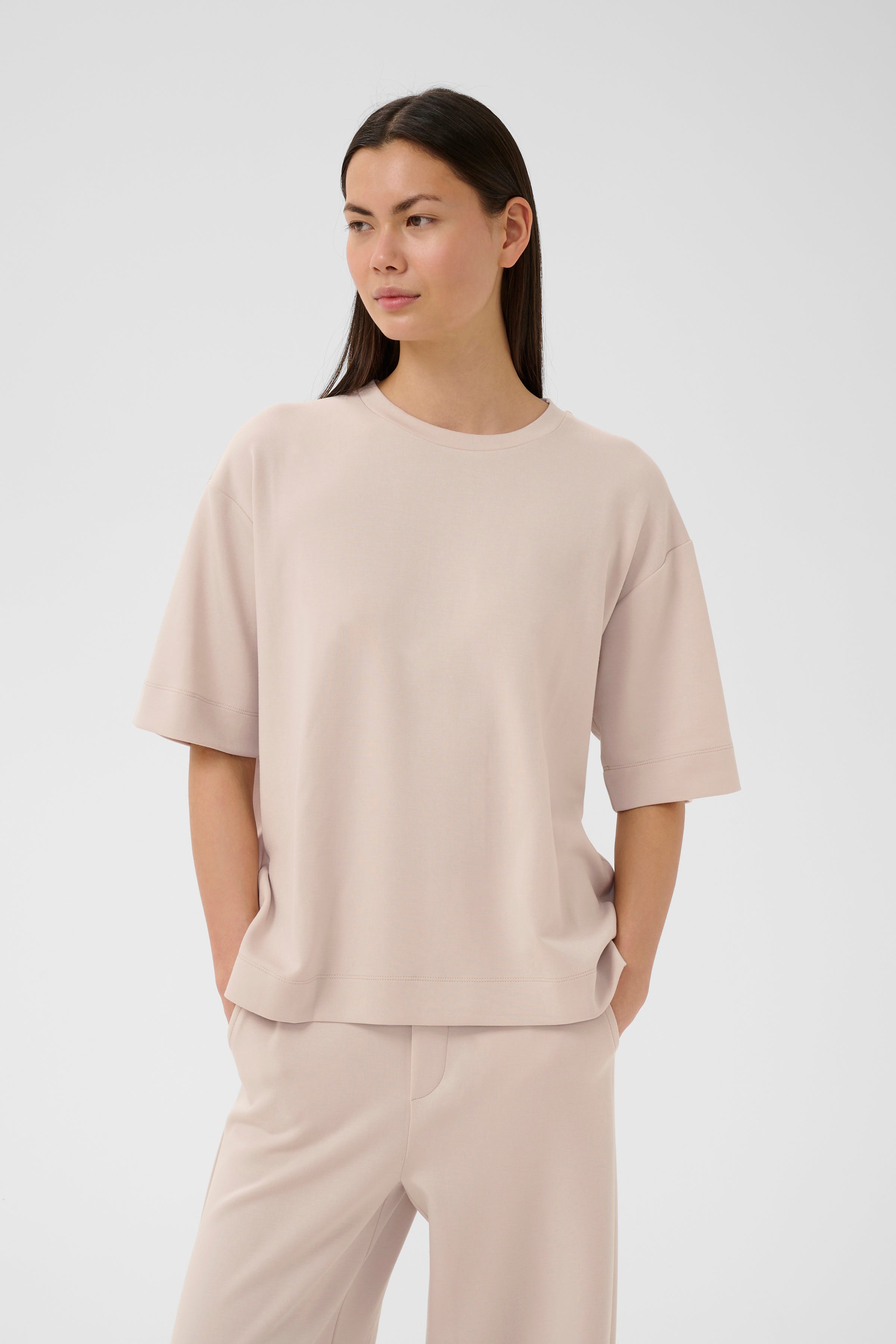 PannieIW Oversize T-shirt LOOKBOOK FRONT 30109225-130403