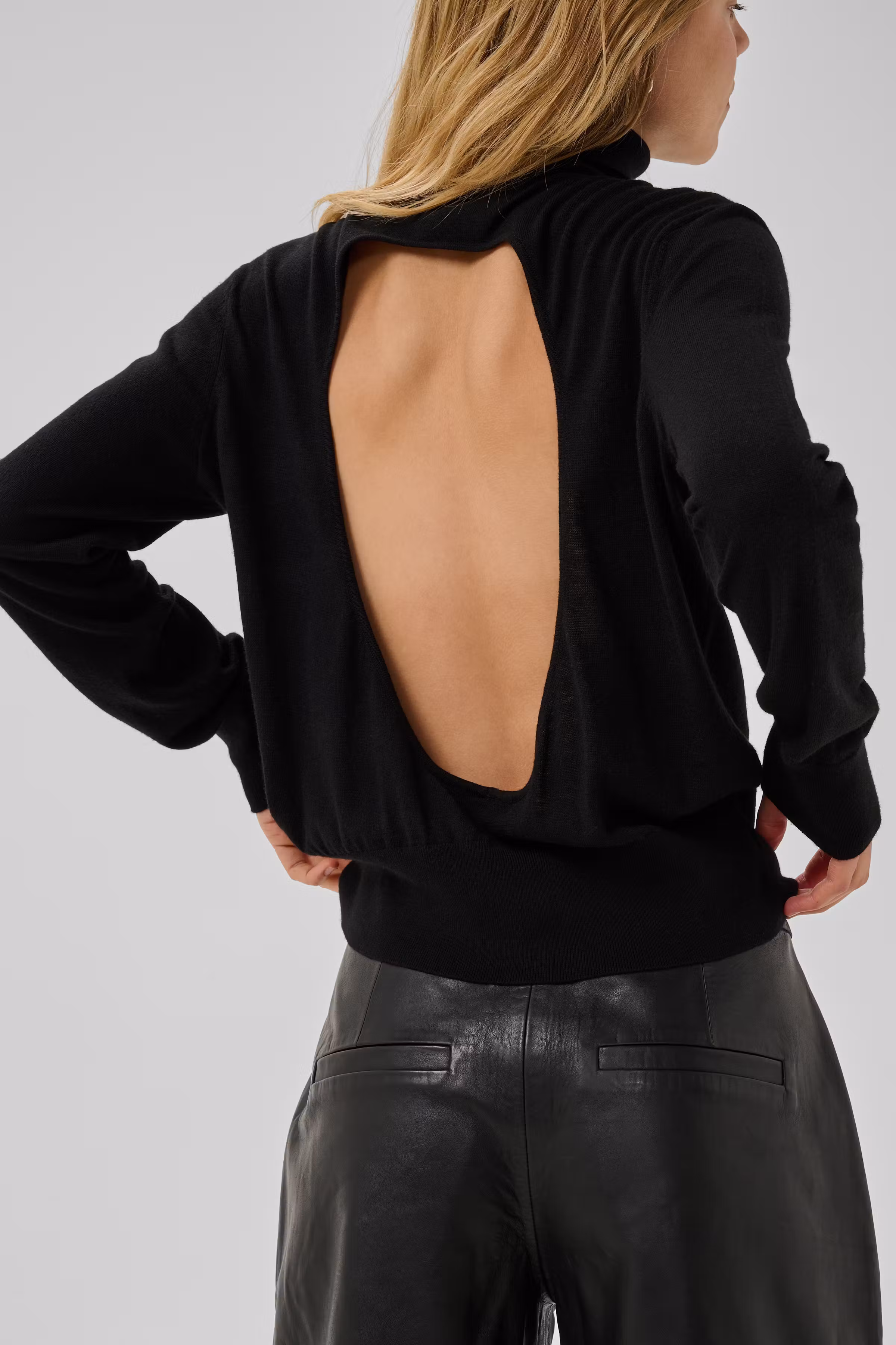MWPolly Pullover mit offenem Rücken LOOKBOOK DETAIL 10705786-100031