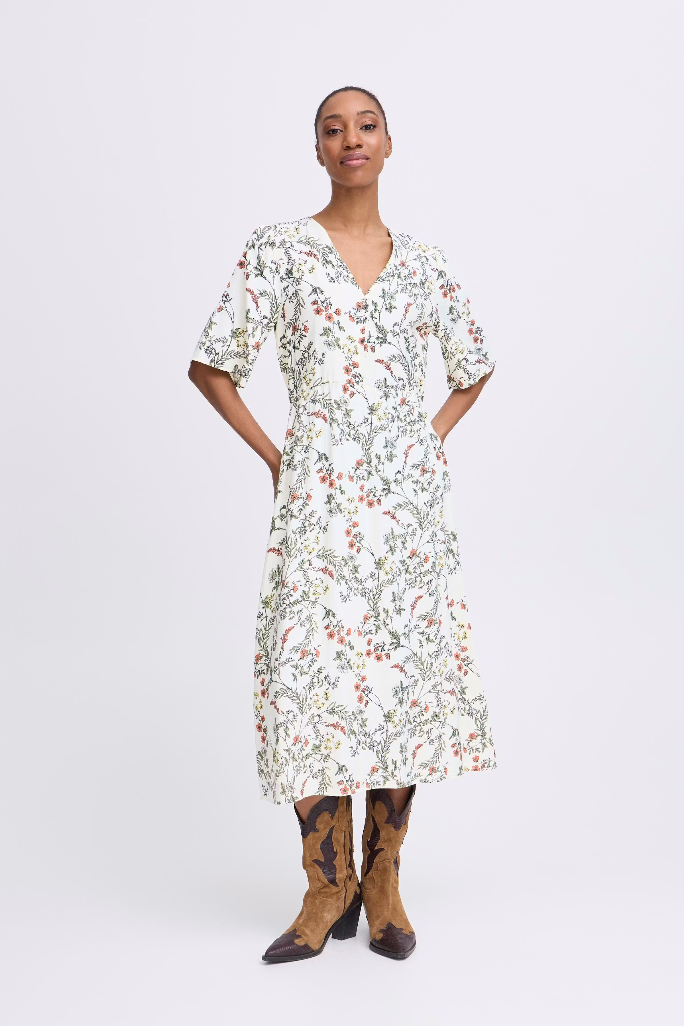 BYIMILDA Kjole LOOKBOOK FRONT 20816797-204740