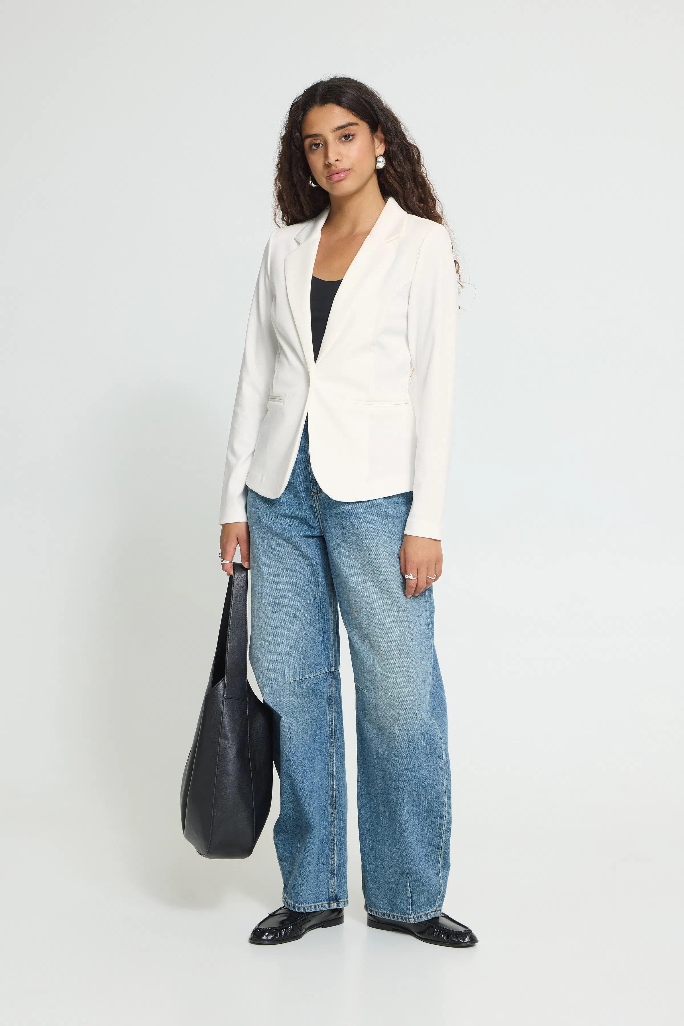 KateIH Blazer LOOKBOOK FRONT 20101801-10111
