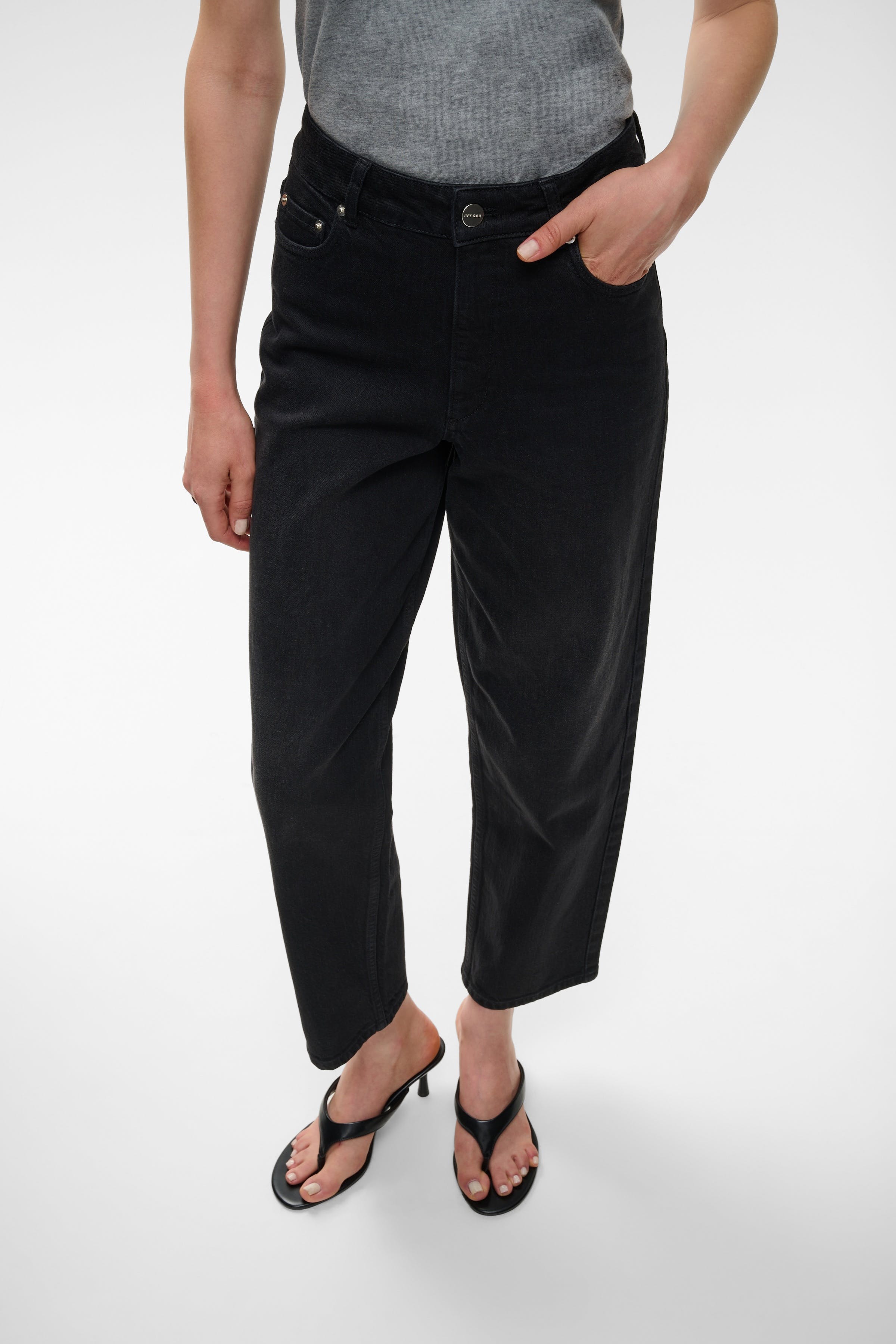IOPetra Jeans LOOKBOOK FRONT 30600157-BK998