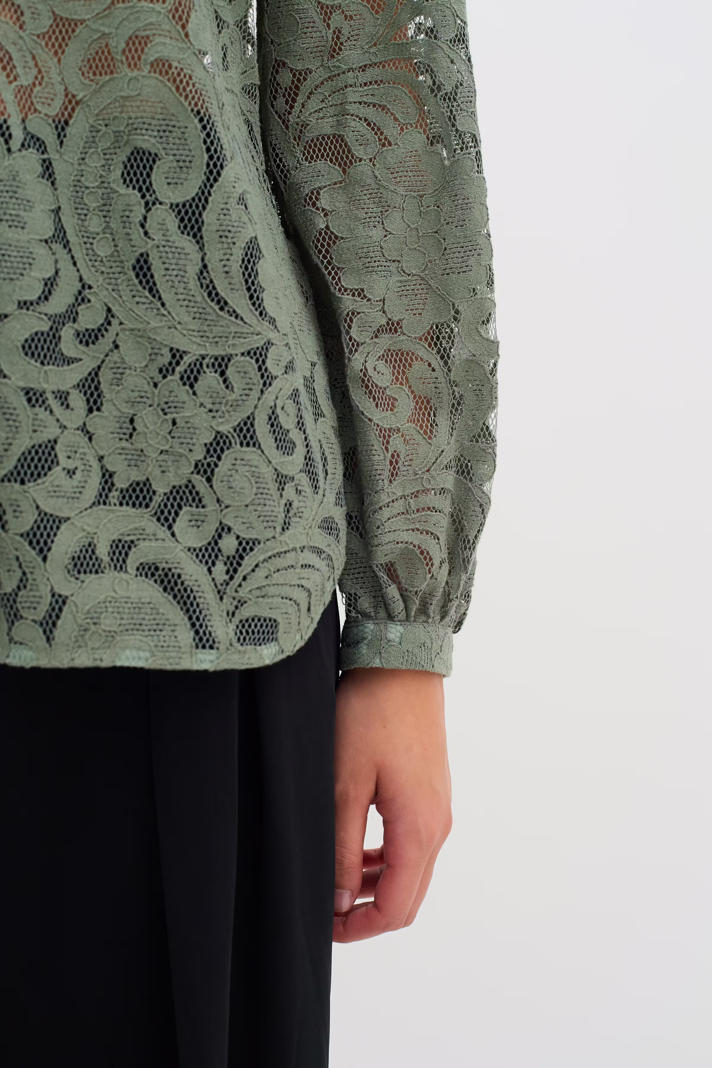 MaddyIW Shirt LOOKBOOK BACK 30110604-185806