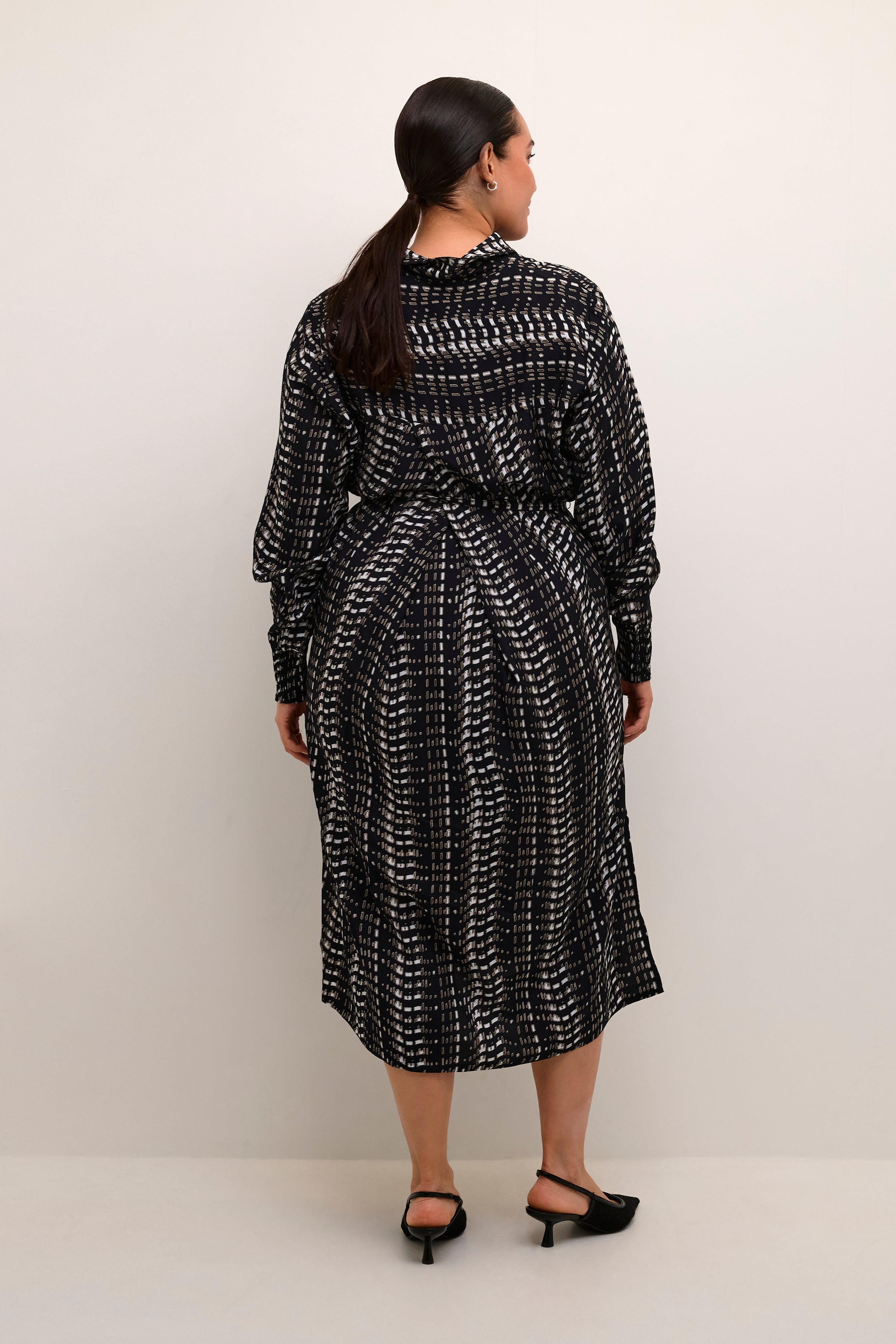 KCalicia Kjole LOOKBOOK BACK 10582847-106972